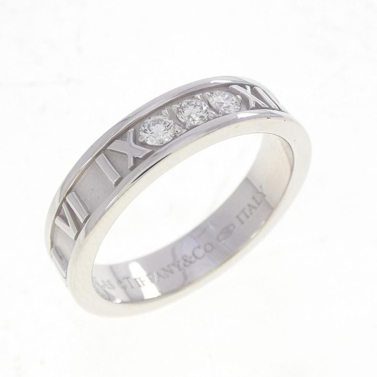 Tiffany Band Ring White Gold (18K): Tiffany Band Ring White Gold (18K) Tiffany Band Ring White Gold (18K) is a classic women's band ring featuring white gold (18K). This 6 size, 4.2mm wide ring weighs 4.7g and bears the Tiffany brand. W