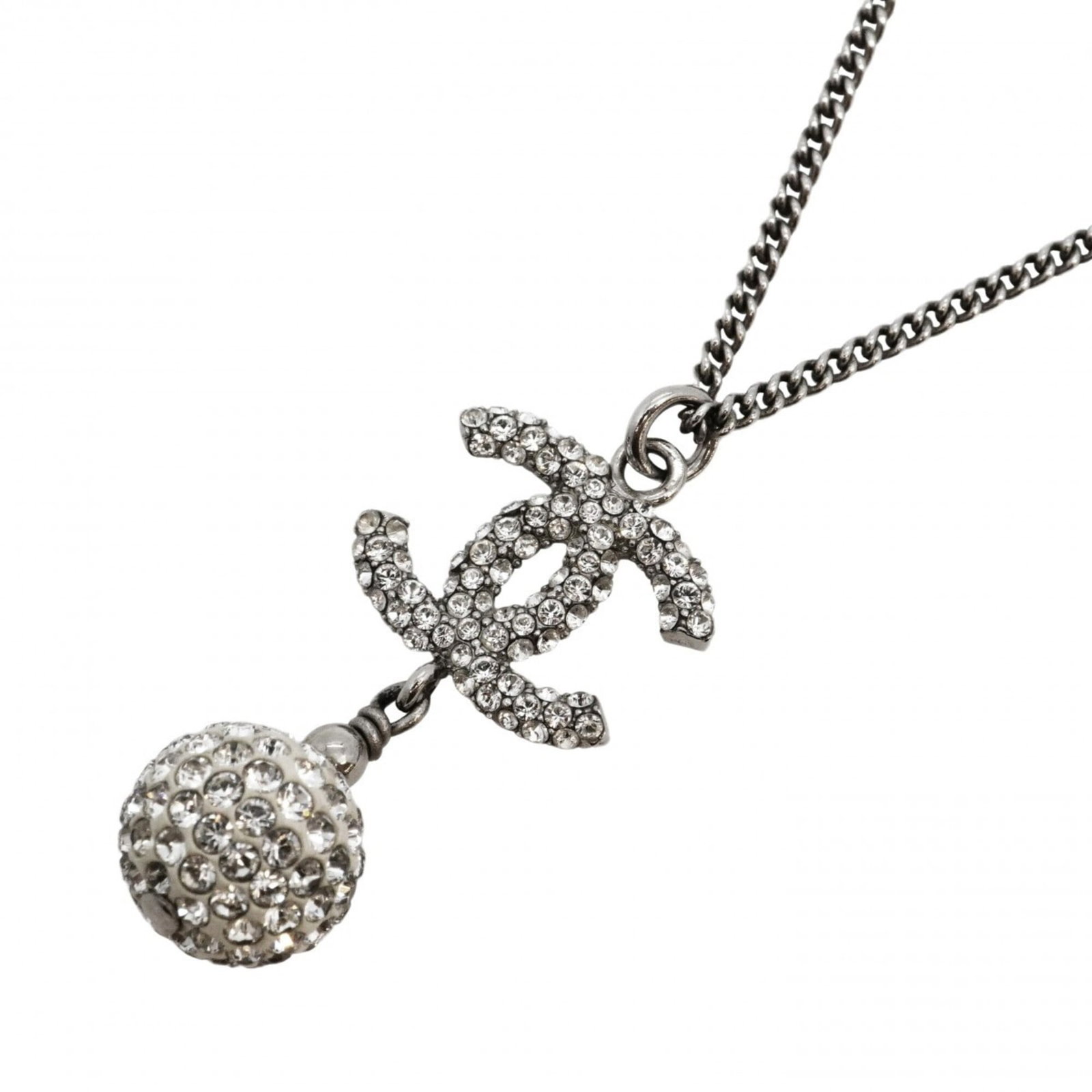 Chanel women's metal rhinestone silver necklace with coco mark: Chanel women's metal rhinestone silver necklace with coco mark Chanel's iconic metal rhinestone silver necklace boasts the unmistakable Coco mark, adding a touch of timeless elegance to any outfit. Th