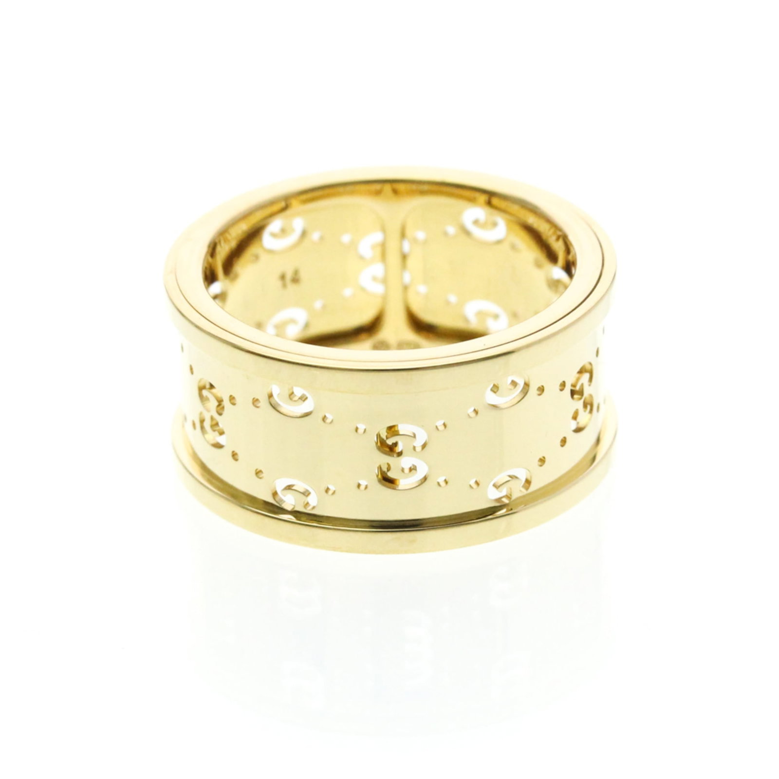 Gucci Band Ring Yellow Gold (18K): Gucci Band Ring Yellow Gold (18K) Yellow Gold (18K) Band Ring from Gucci. This fashion band ring boasts a sleek, 9.8mm wide design in 18K yellow gold, measuring 6 3/4 in US size. With some minor