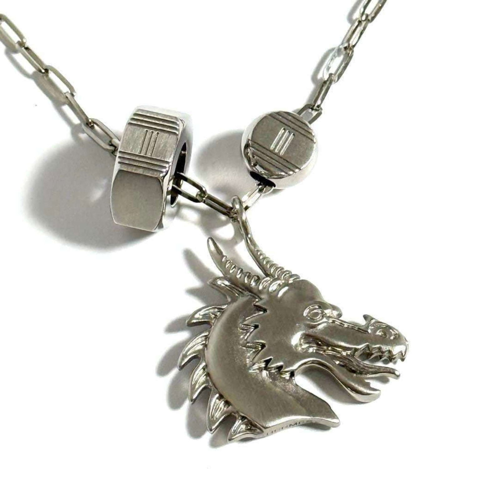 Men's pendant necklace dragon talisman Hermes: Men's pendant necklace dragon talisman Hermes Used (very good) Hermes pendant necklace featuring a dragon talisman, made from metal with a neck circumference of 68 cm / 26.77''. The piece bears some