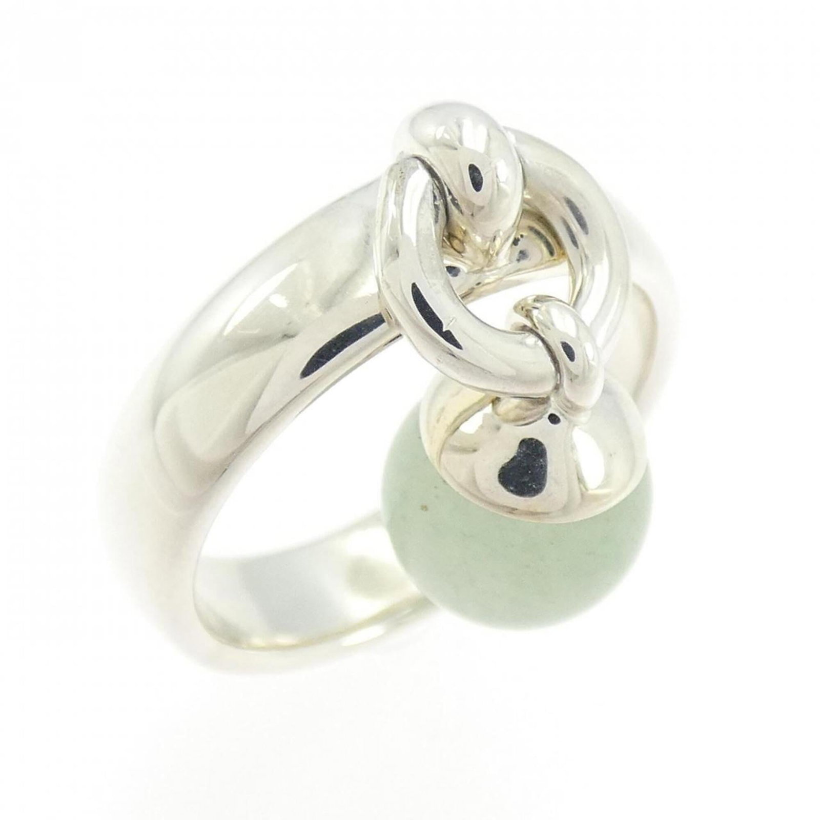 Tiffany Band Ring Silver 925: Tiffany Band Ring Silver 925 Silver 925 band ring from Tiffany, featuring a classic design with subtle details. This used piece shows some signs of wear, including minor scratches and dirt, but