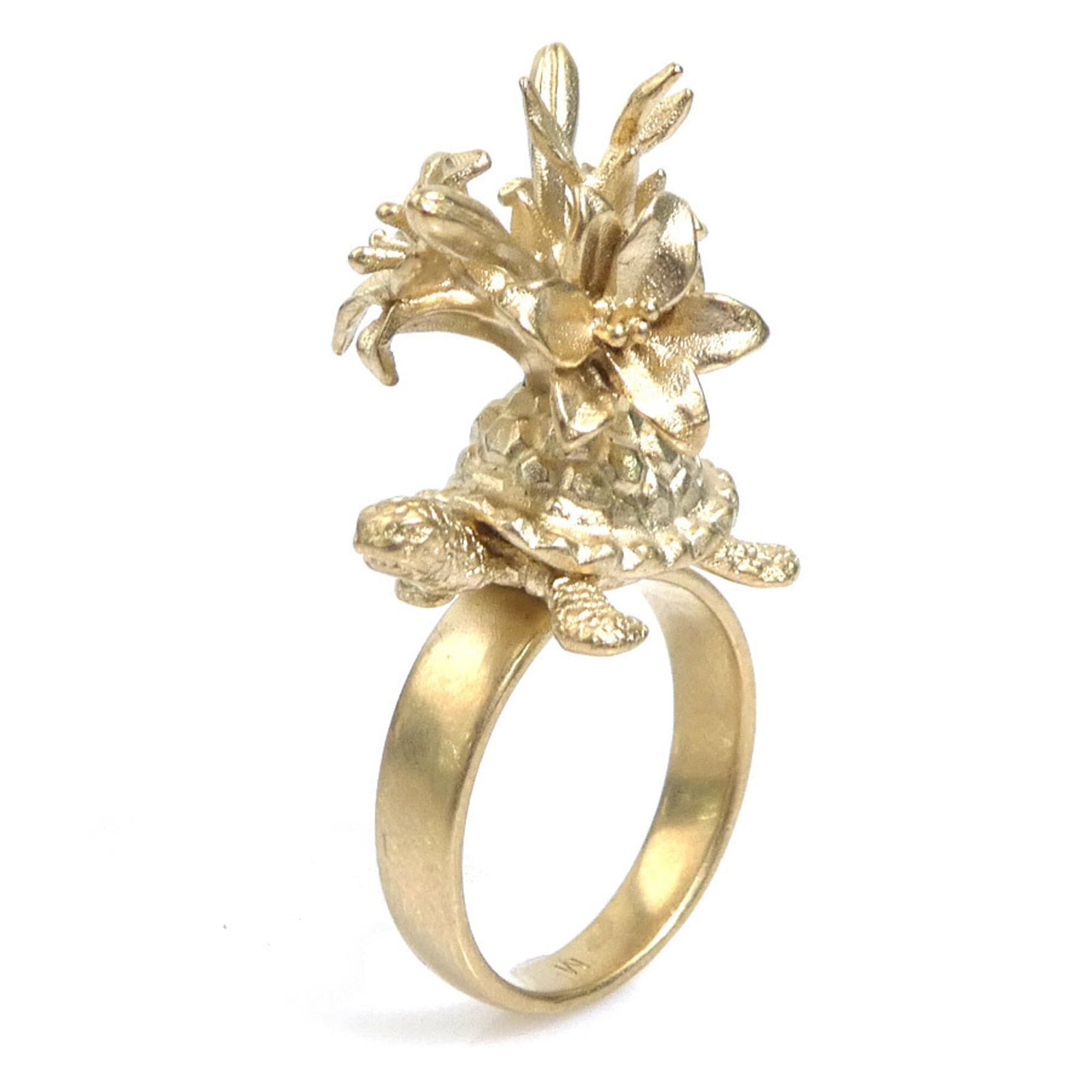 Dior Metal Ring Christian Band: Dior Metal Ring Christian Band The Dior Metal Ring features a sleek, gold metal band with a Christian Dior design. This used ring has traces of usage and minor scratches/dirt, but remains in good