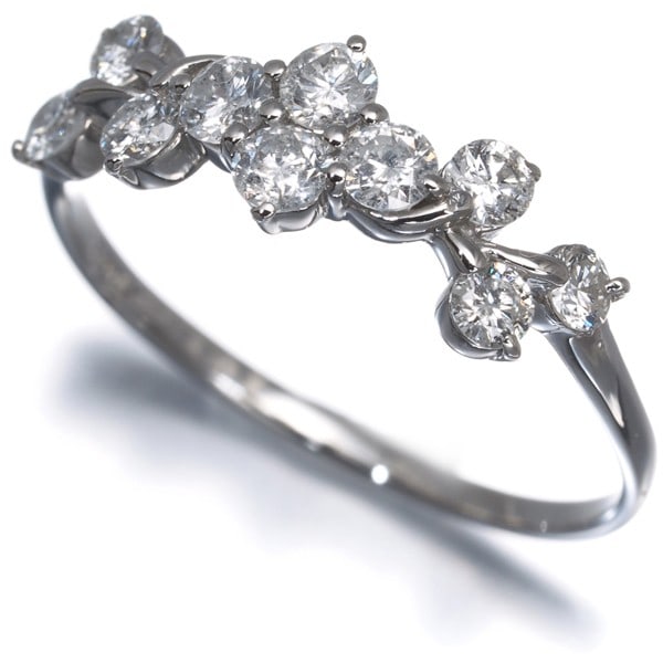 Diamond 0.50Ct Leaf Ring 900 Platinum: Diamond 0.50Ct Leaf Ring 900 Platinum 900 Platinum Diamond Leaf Ring boasts a stunning 0.50ct natural diamond main stone, set in a beautiful leaf design. This platinum ring features exceptional crafts