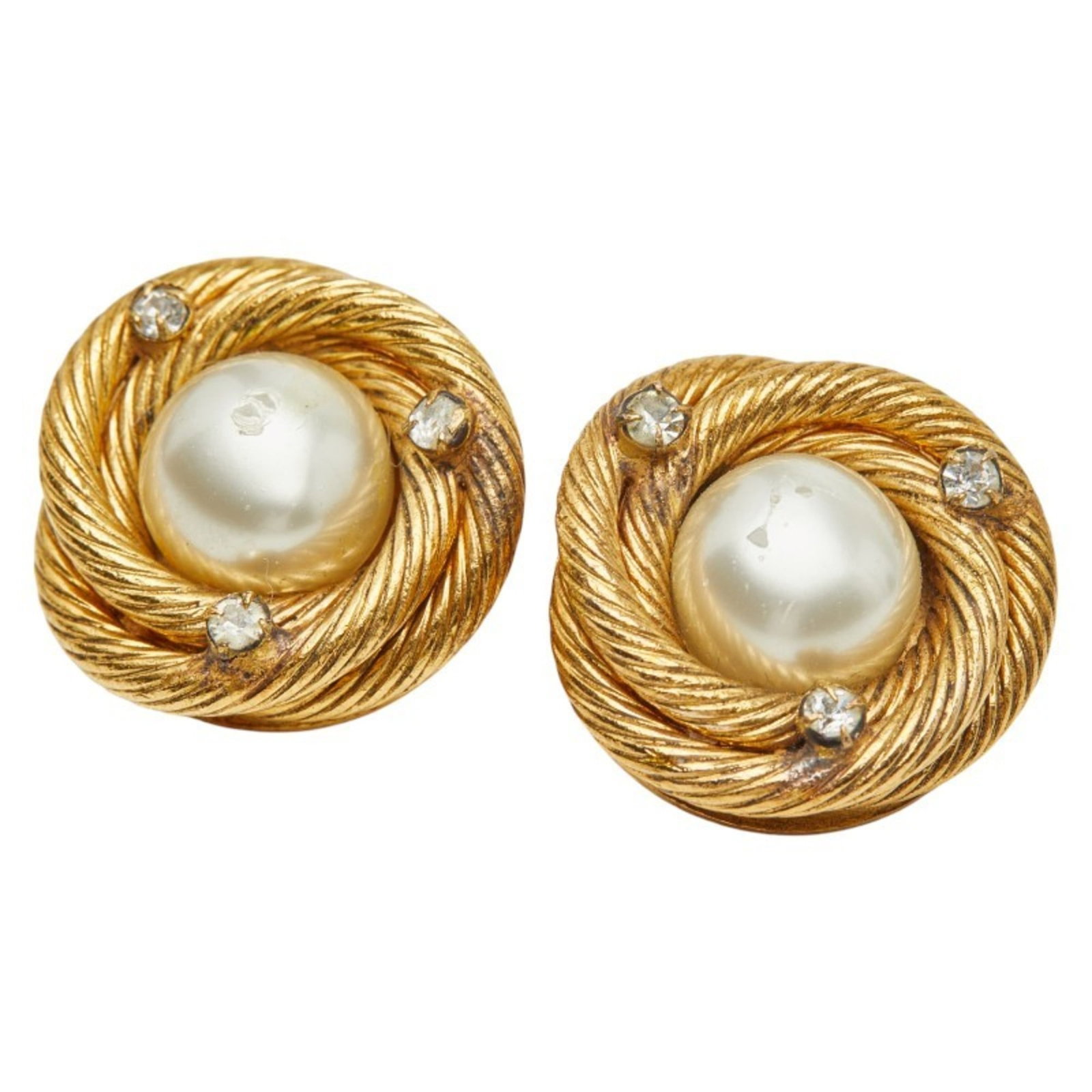 Clip earrings gold plating by Chanel: Clip earrings gold plating by Chanel Clip earrings in gold plating by Chanel, featuring artificial pearl and rhinestone accents. Measuring 25.60mm x 25.60mm, these clip earrings showcase a classic