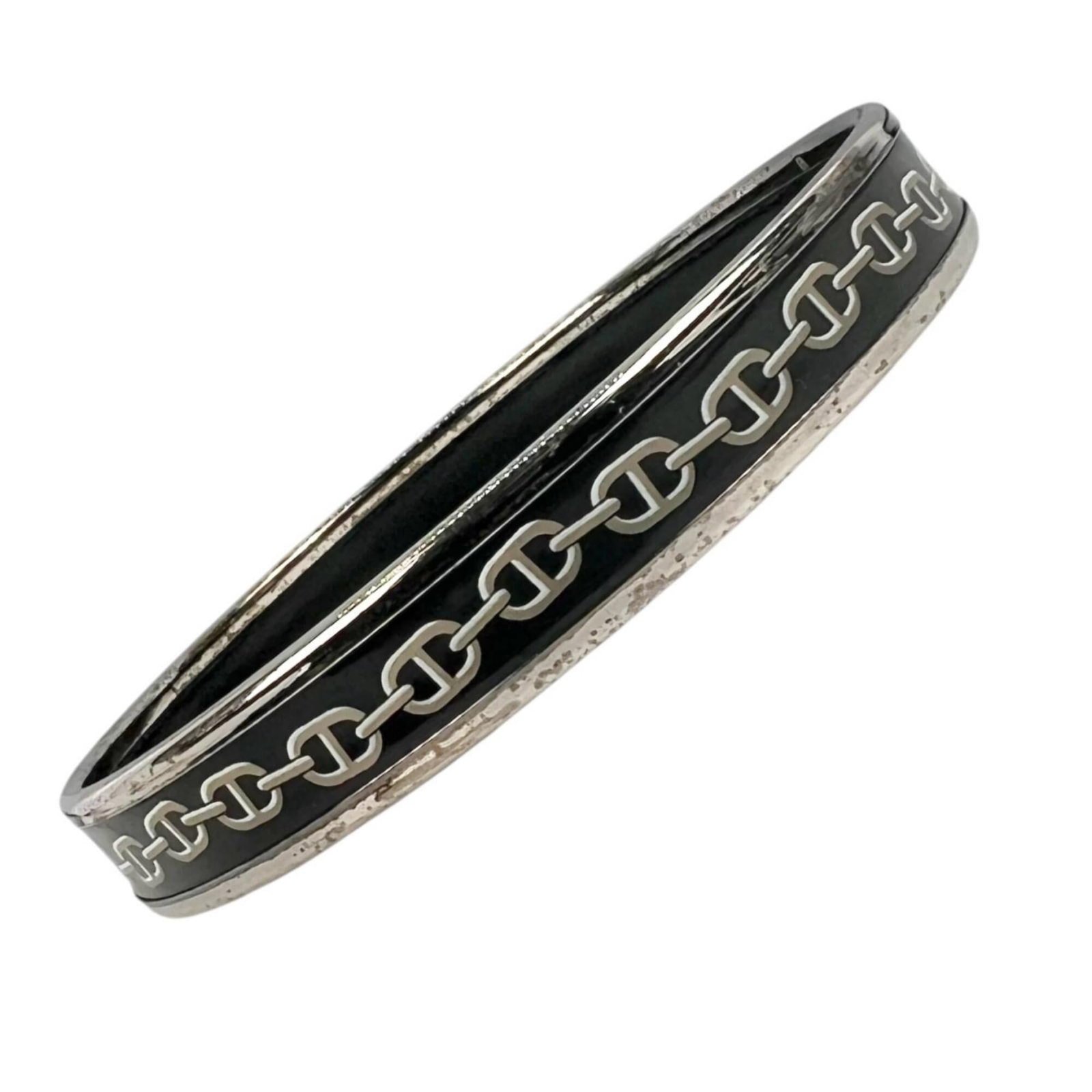 Hermes Bangle Gold Plating: Hermes Bangle Gold Plating This Hermes bangle boasts gold plating in black, with a sleek design that adds a touch of sophistication to any outfit. Measuring 21cm in length, it features a few traces of