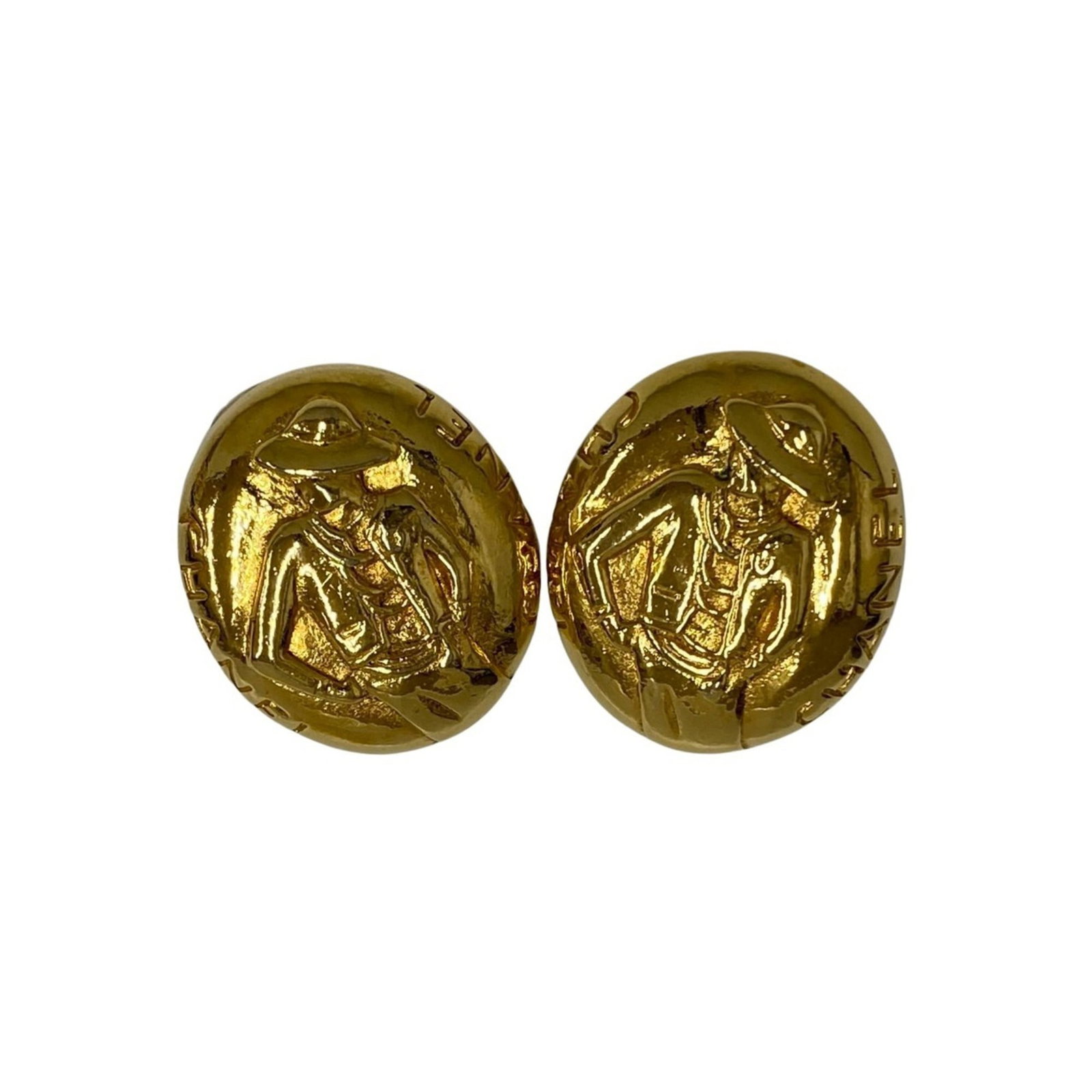 Clip earrings gold plating by Chanel: Clip earrings gold plating by Chanel Clip earrings in gold plating, a stylish accessory from the renowned fashion brand Chanel. Made with high-quality materials and featuring a sleek design, these