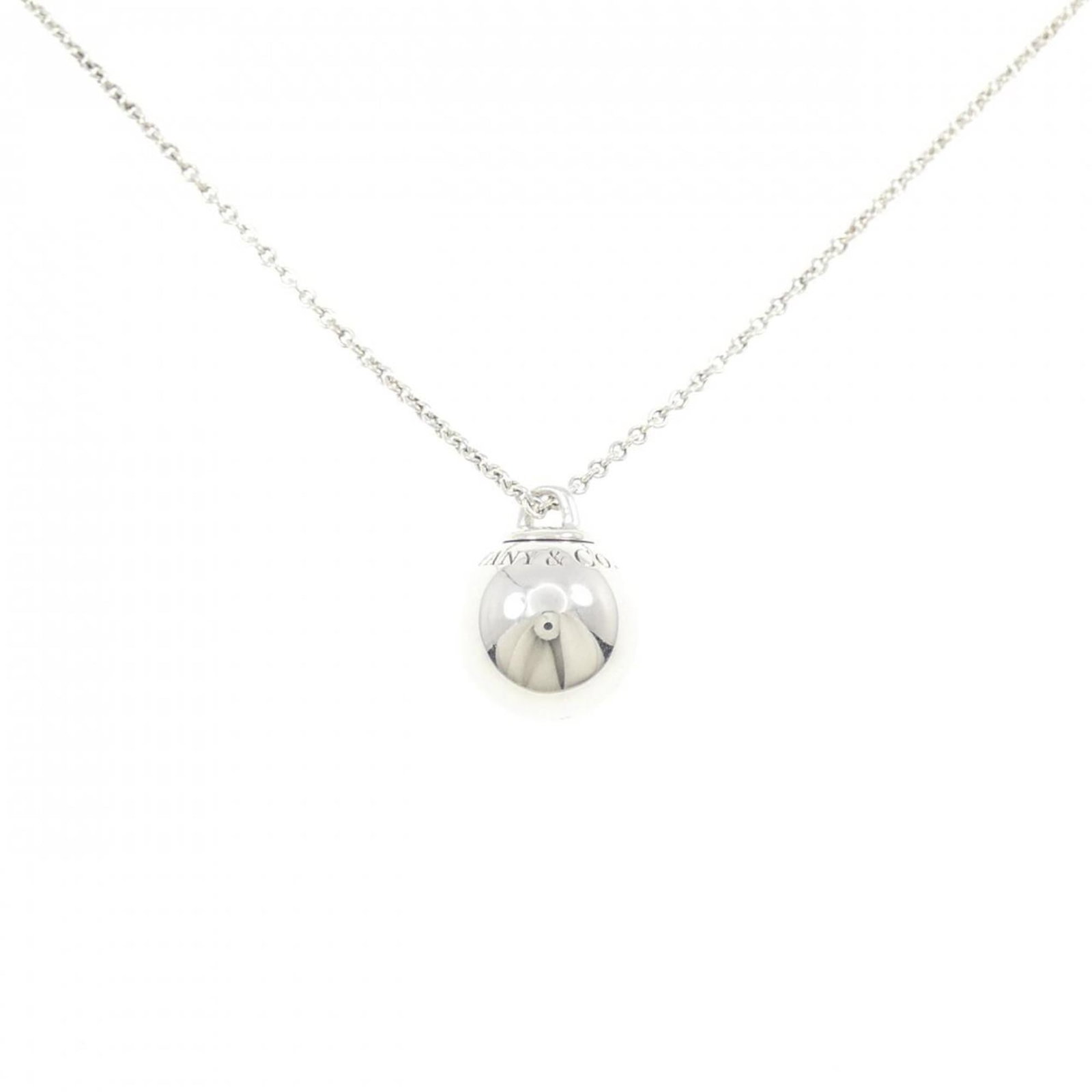 Tiffany ball necklace: Tiffany ball necklace Silver Tiffany ball necklace with pendant size 15.6mm x 12.4mm, suitable for women with neck circumference between 46 cm and 51 cm. The piece features a few traces of usage, some