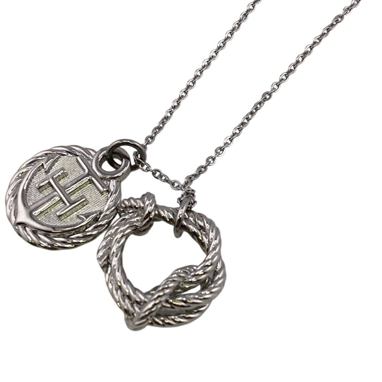 Hermes unisex silver chain necklace high cordage rope: Hermes unisex silver chain necklace high cordage rope Silver chain necklace from Hermes features high-quality cordage rope, adding a touch of sophistication to any outfit. The item boasts a classic de