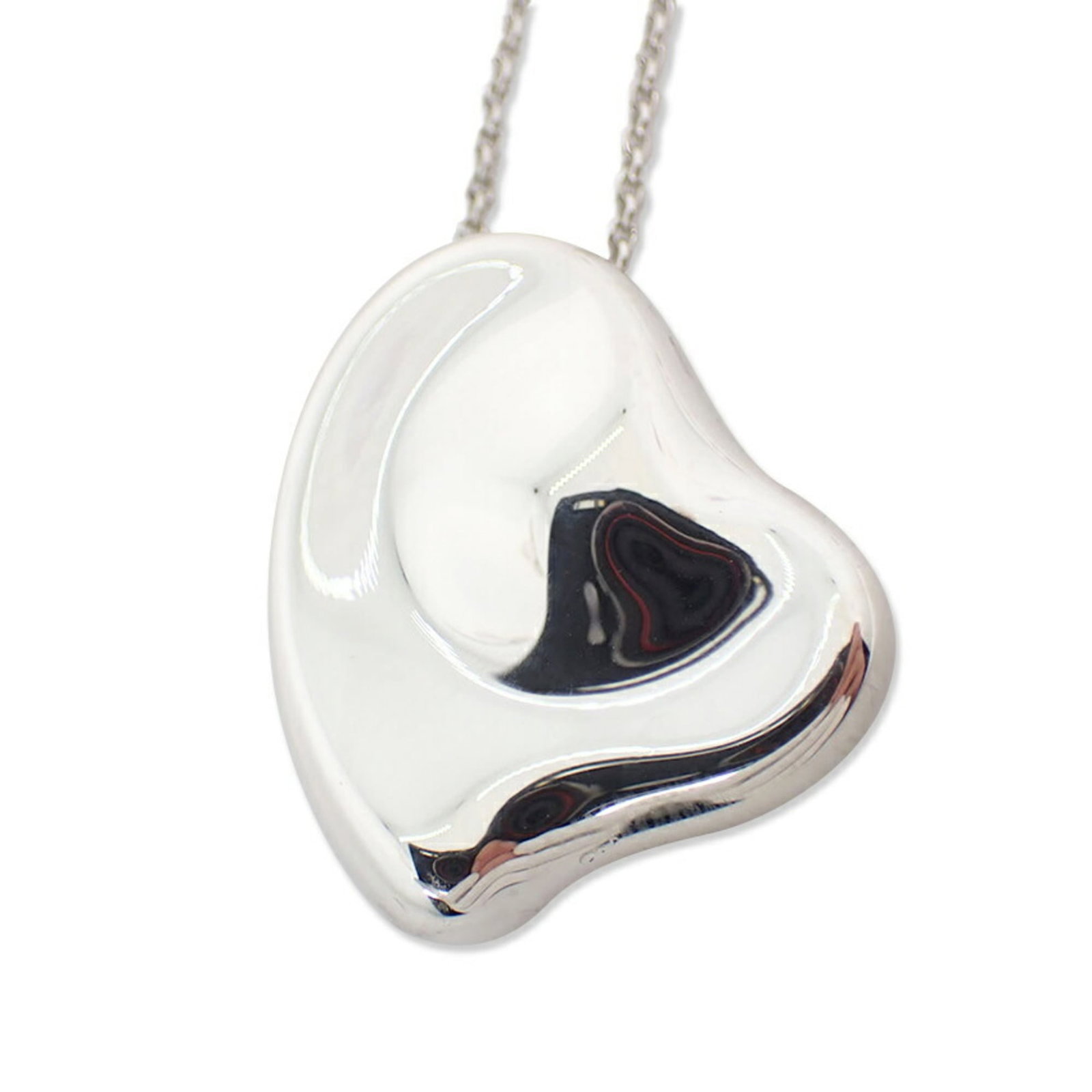Tiffany 925 Full Heart Pendant Necklace: Tiffany 925 Full Heart Pendant Necklace Tiffany's sterling silver 925 full heart pendant necklace boasts a classic design with a 21.5mm x 25mm pendant that measures 0.84'' x 0.98''. The necklace