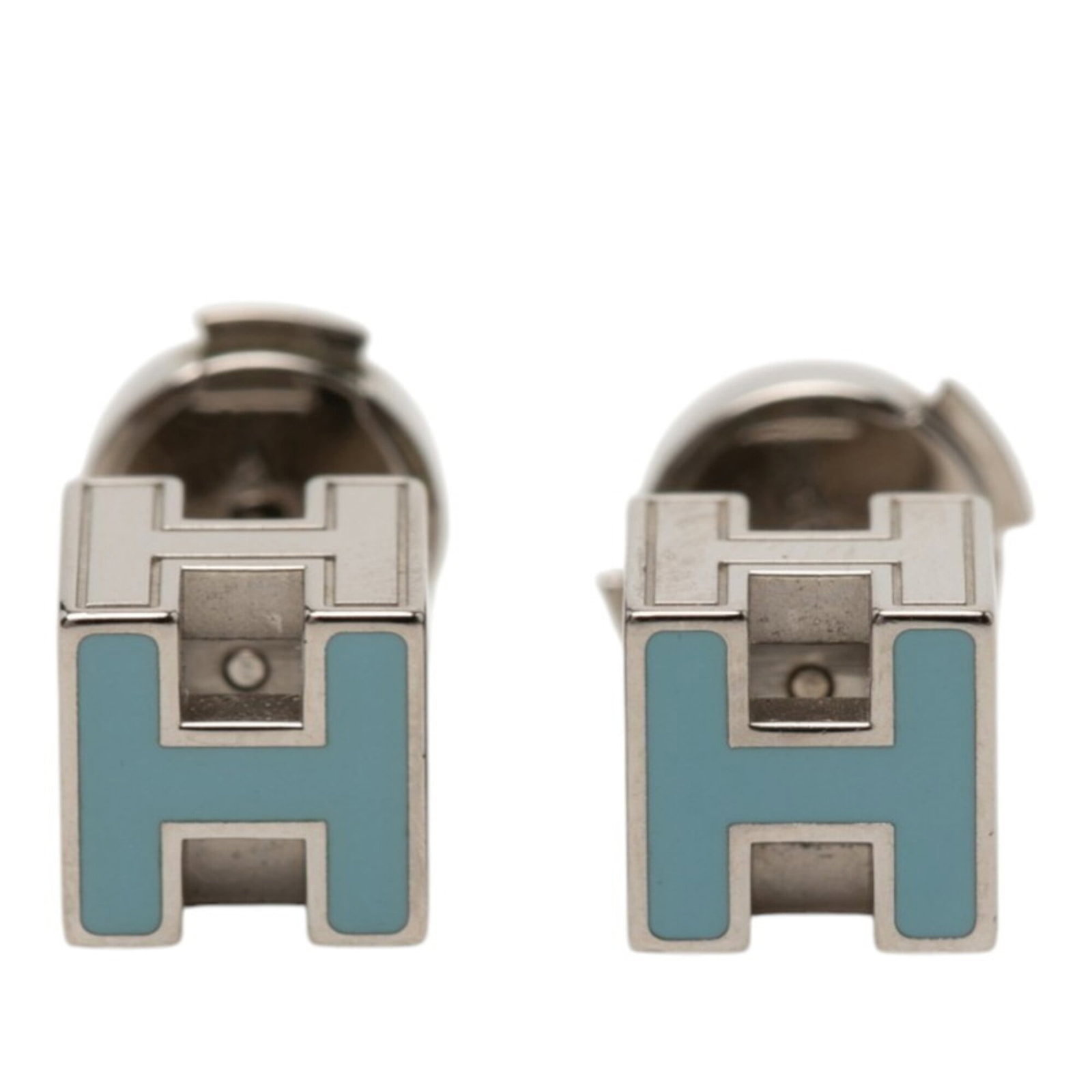 Stud Earrings Metal Enamel Hermes: Stud Earrings Metal Enamel Hermes Stud earrings in light blue enamel with silver metal details, measuring 7.90mm x 7.90mm. The item bears a signature and is made from enamel and metal materials. Used
