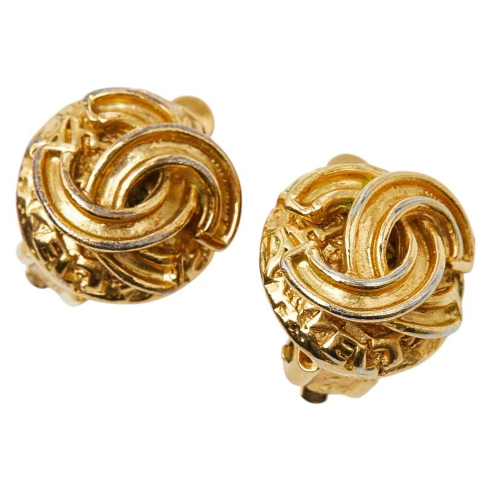 Clip earrings gold plating by Chanel: Clip earrings gold plating by Chanel Clip earrings in gold plating by Chanel, with traces of usage and minor scratches. The gold plating gives them a luxurious touch, while the clip design makes them 