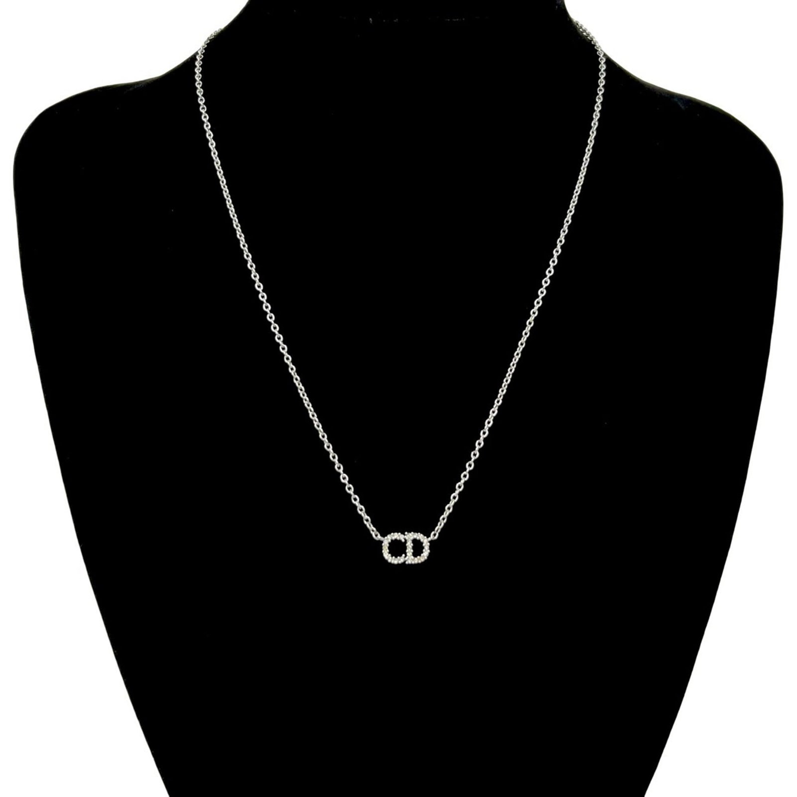 Christian Dior Claire D Lune Plated Necklace Pendant Accessory Silver 47254: Christian Dior Claire D Lune Plated Necklace Pendant Accessory Silver 47254 Silver Claire D Lune Plated Necklace Pendant from Christian Dior, featuring an alloy material and a 50 cm adjustable neck