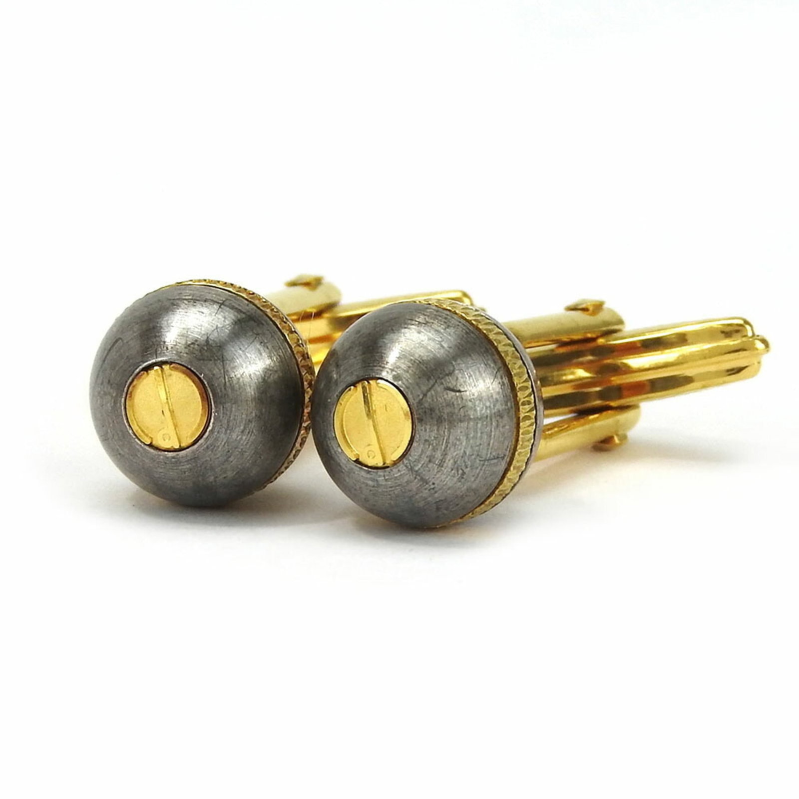 Dunhill Cufflinks Metal Plastic: Dunhill Cufflinks Metal Plastic The Dunhill Cufflinks Metal Plastic are a stylish accessory for men, crafted from metal and plastic with a gold finish. Measuring 10mm x 10mm in size, these cufflinks w