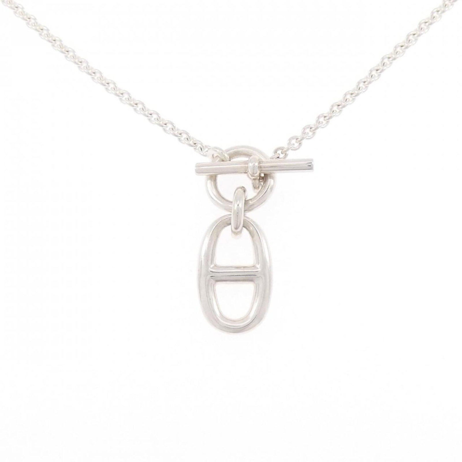 Herms Chaine D'Ancre Necklace: Herms Chaine D'Ancre Necklace Silver 925 chain necklace with a pendant bearing the iconic Herm?s Chaine D'Ancre design, crafted from high-quality metal for a sleek and sophisticated look. The