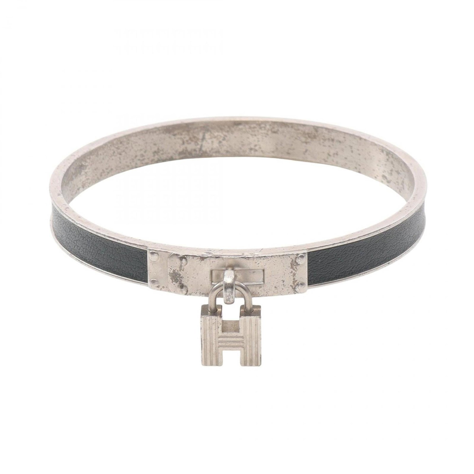 Hermes Bangle Steel Leather Stainless: Hermes Bangle Steel Leather Stainless This Hermes bangle features a unique combination of leather and stainless steel, with a striking green color. The bangle measures 19.5cm in length and has visible