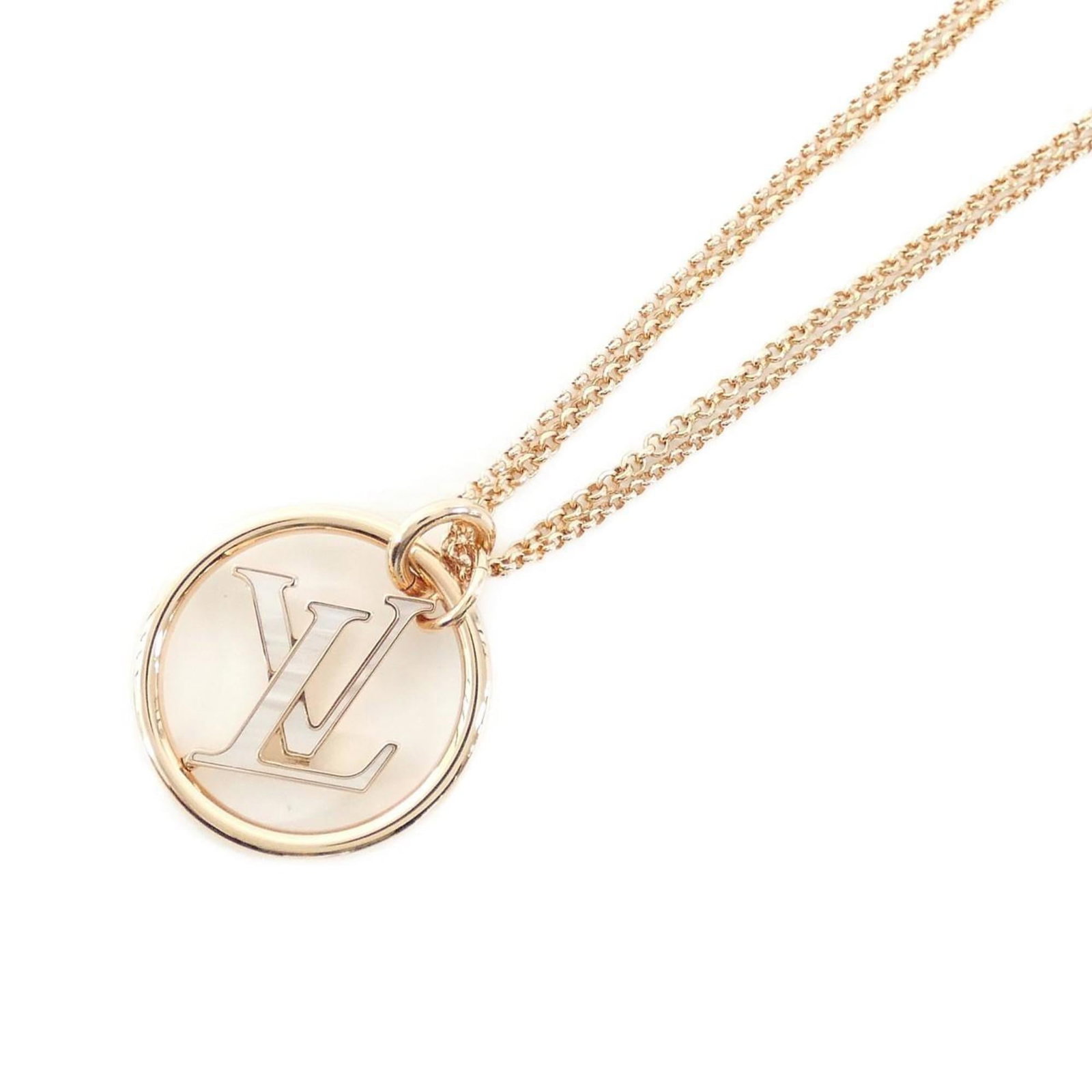 Louis Vuitton Necklace Sautoir Lv Stellar M01224: Louis Vuitton Necklace Sautoir Lv Stellar M01224 Gold Sautoir Necklace with Louis Vuitton Lv Stellar M01224 Pendant. This used necklace features a 50mm x 44mm gold pendant with the iconic Louis