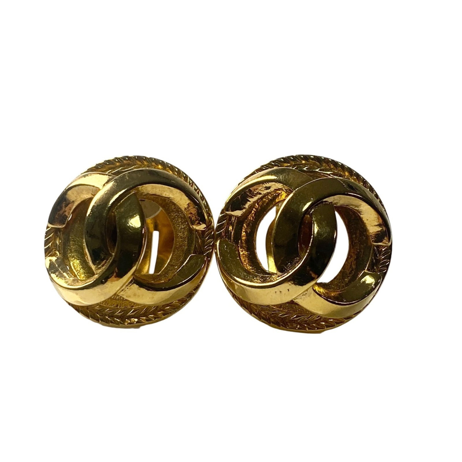 Chanel Stud Earrings: Chanel Stud Earrings Chanel Stud Earrings in Gold, featuring a classic design with a subtle elegance. Measuring 30mm x 30mm, these stud earrings showcase the iconic Chanel style with a few traces of