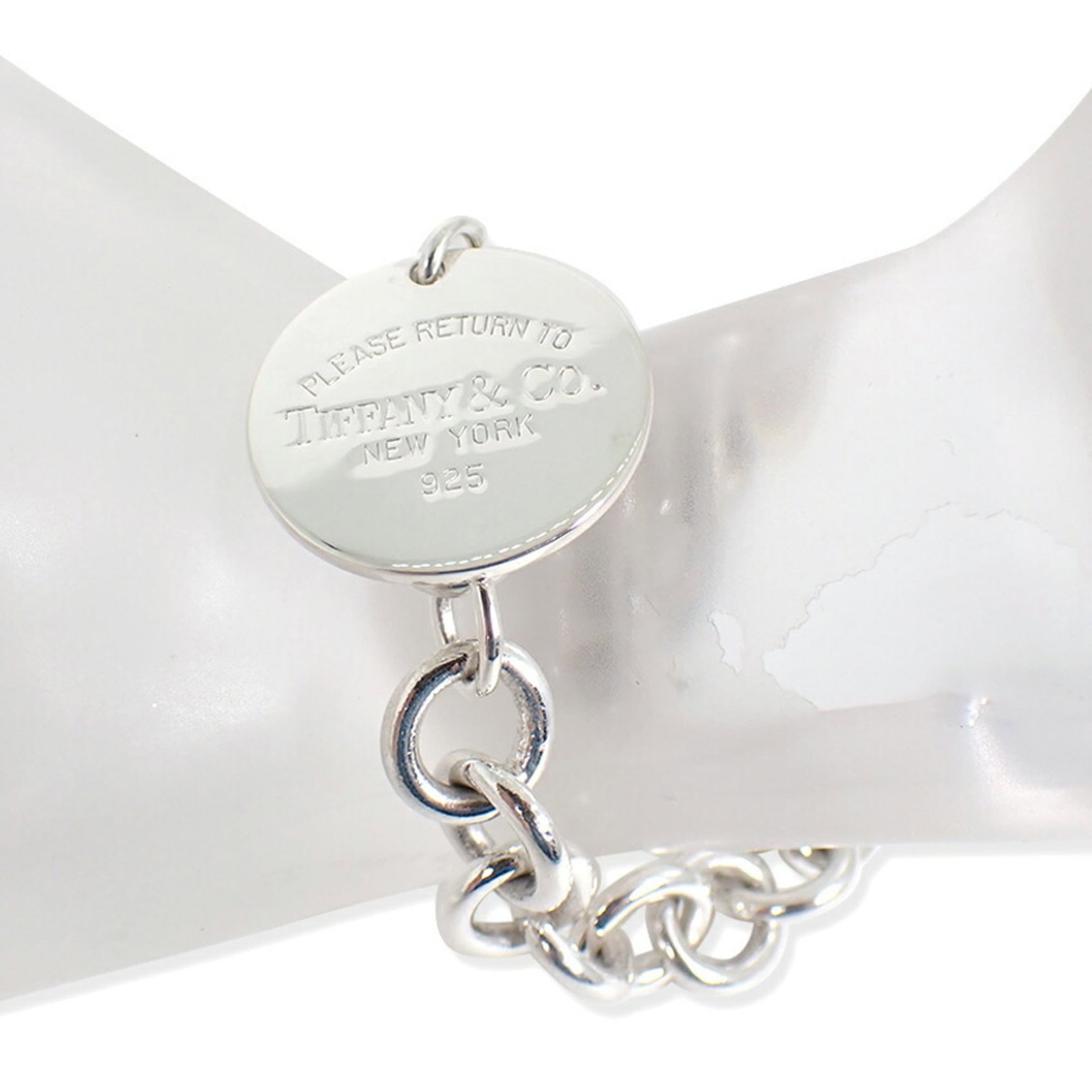 Silver 925 Tiffany Charm Bracelet: Silver 925 Tiffany Charm Bracelet Sterling silver charm bracelet with a touch of luxury, featuring the iconic Tiffany brand. Made from high-quality 925 sterling silver, this delicate chain boasts a