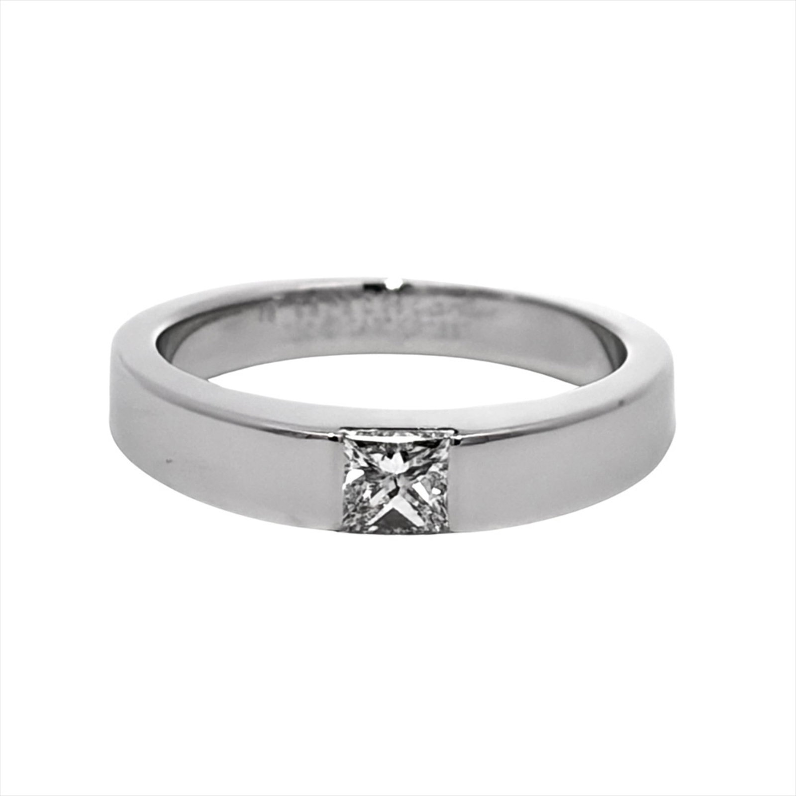 White Gold Cartier Band Ring 18K: White Gold Cartier Band Ring 18K 18K White Gold Cartier Band Ring for Women, featuring a diamond stone and made from high-quality white gold. The ring bears a signature and has been well-maintained, w