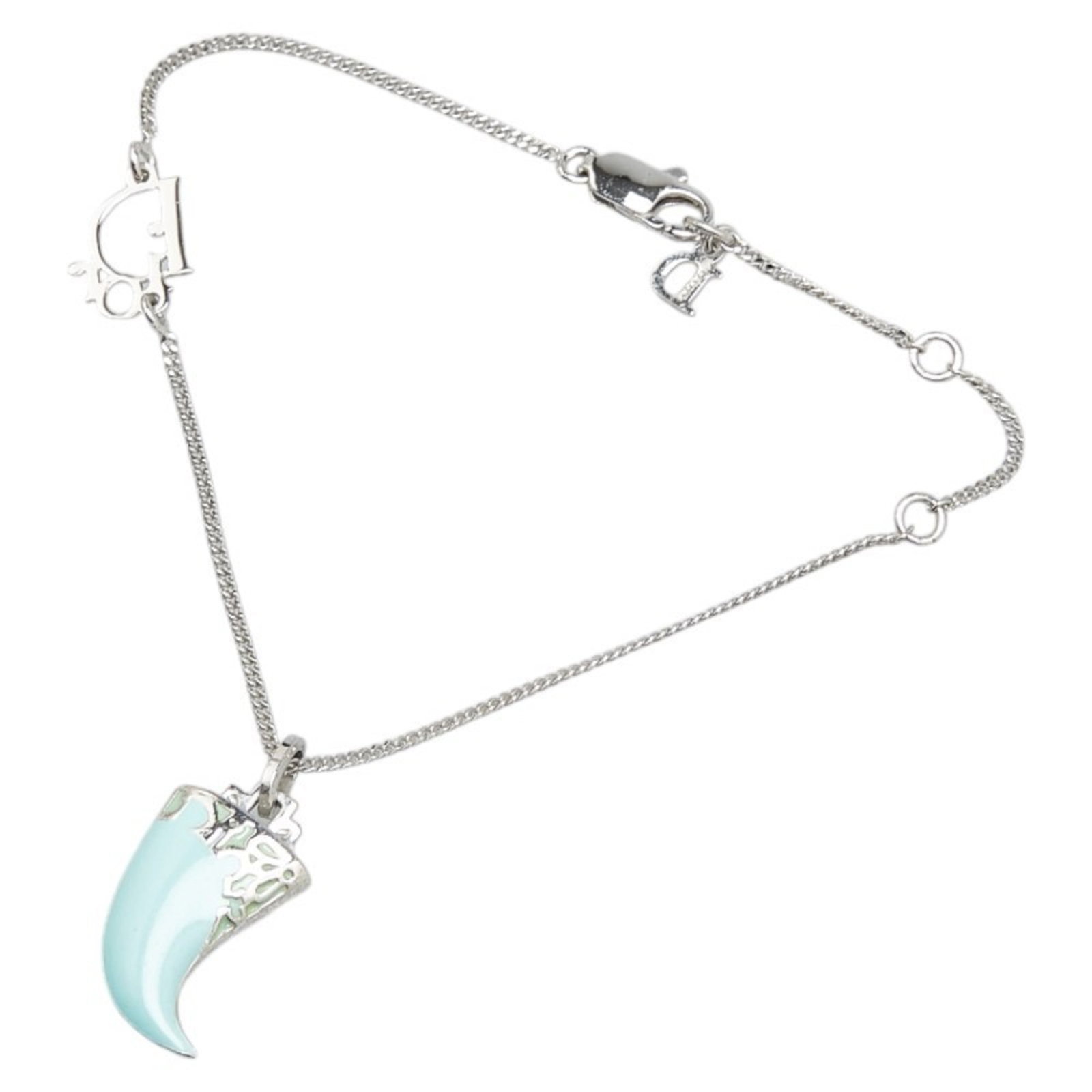 Metal Charm Christian Dior: Metal Charm Christian Dior Silver and turquoise metal charm from Christian Dior's collection, measuring 20.5cm in length with some minor scratches and dirt visible but overall in very good condition. 