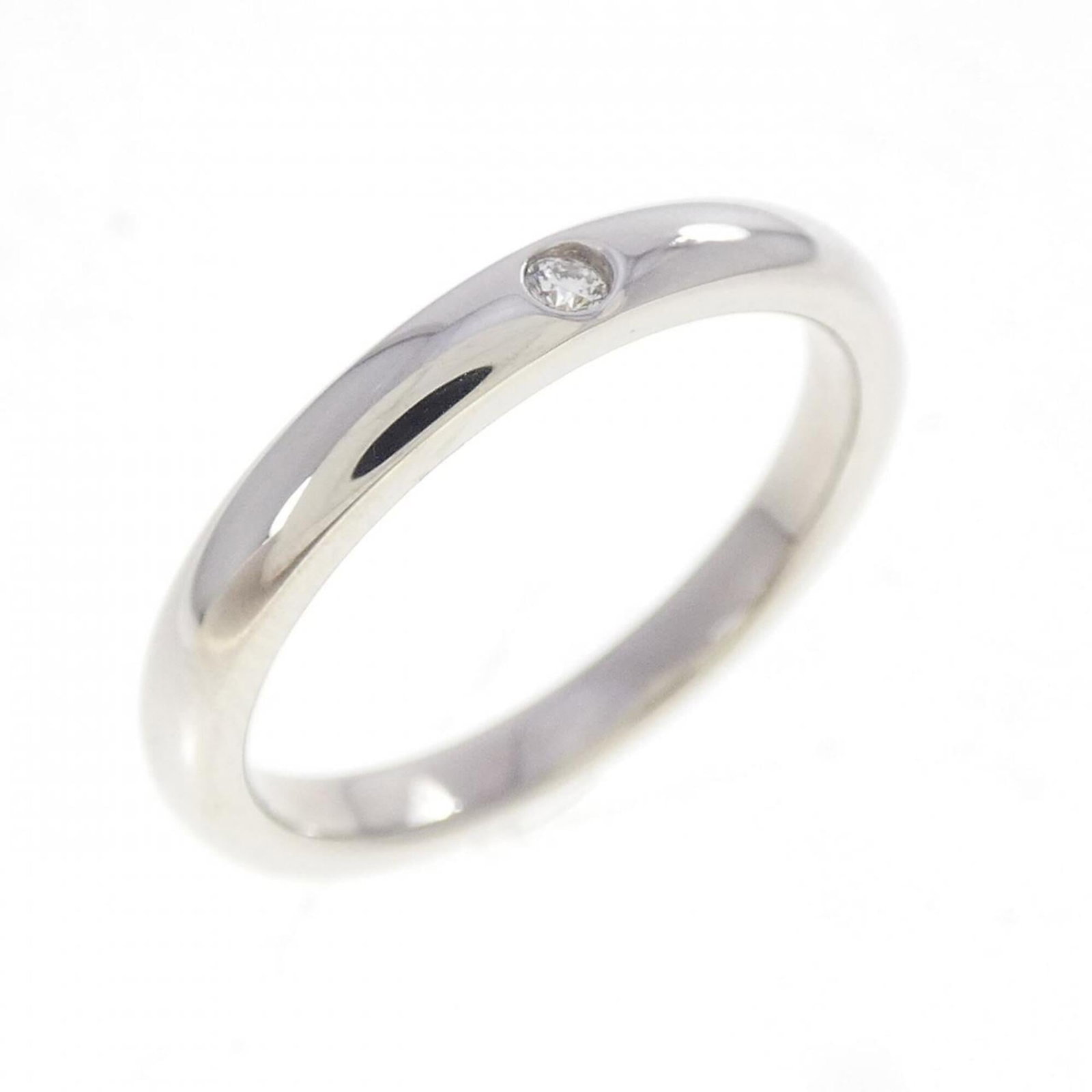 Platinum ring by Tiffany band: Platinum ring by Tiffany band Platinum ring by Tiffany features a diamond stone set in a high-quality band. The item has been refurbished to like new condition, with hardly any traces of usage. This p