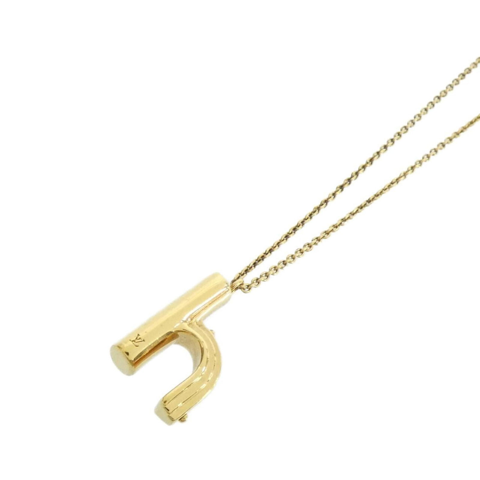 H M61063 Lv Louis Vuitton Necklace: H M61063 Lv Louis Vuitton Necklace Gold Louis Vuitton Necklace with 18mm x 13mm Pendant, suitable for neck circumference of 55 cm - 60 cm. This used necklace features a few traces of usage and some sc