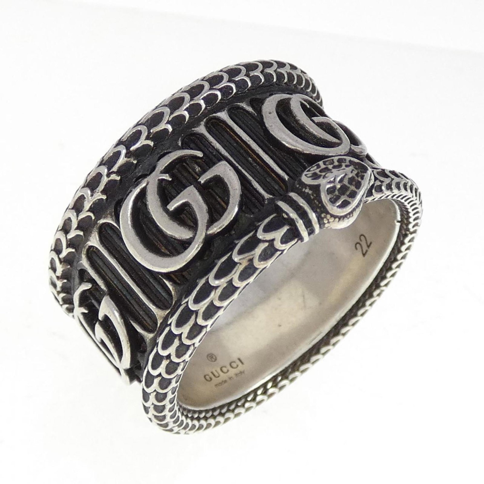 Gucci ring band silver 925: Gucci ring band silver 925 Silver 925 band ring from Gucci, featuring a sleek design with a width of 14.9mm and a weight of 16.9g, available in size 10.5. The item bears some scratches and minor