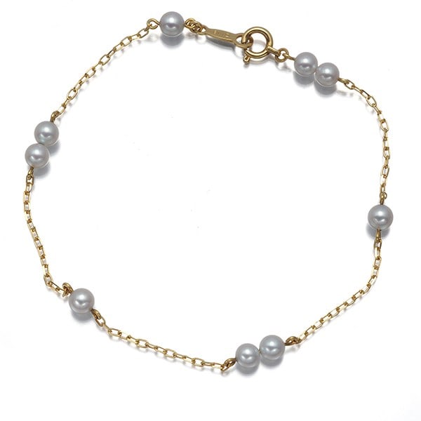 Mikimoto Bracelet Baby Akoya Pearl 3.8Mm Station 18K 750 Yellow Gold: Mikimoto Bracelet Baby Akoya Pearl 3.8Mm Station 18K 750 Yellow Gold Yellow gold station bracelet featuring a cultured Akoya pearl with a diameter of 3.8mm, crafted in 18k metal purity for a