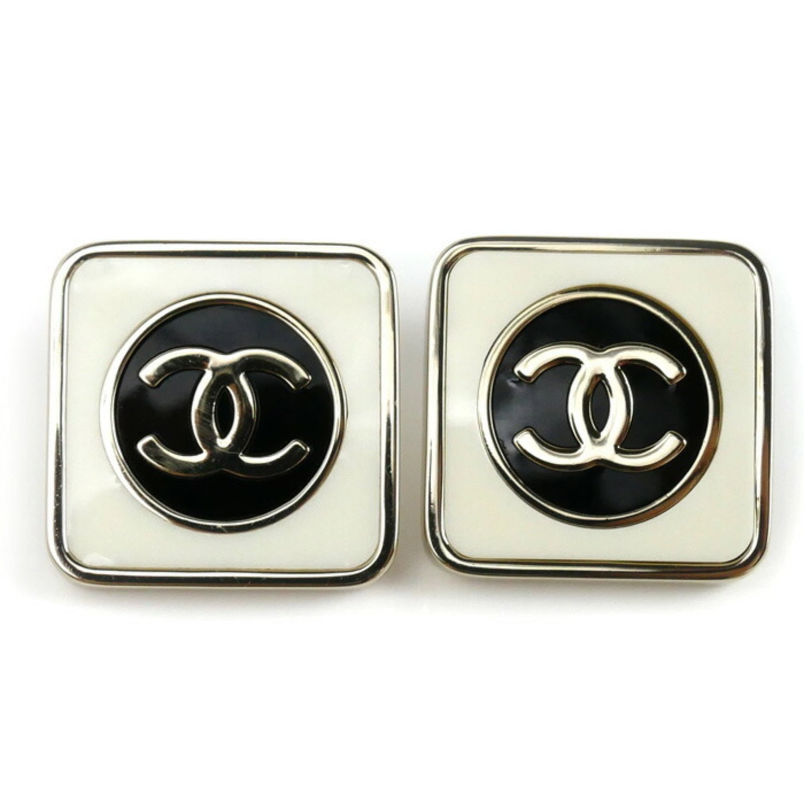 Stud Earrings Metal by Chanel: Stud Earrings Metal by Chanel Stud earrings by Chanel, featuring metal design with subtle wear from previous use. The earrings measure 25.20mm x 25.60mm and are made of metal, bearing signs of scratch