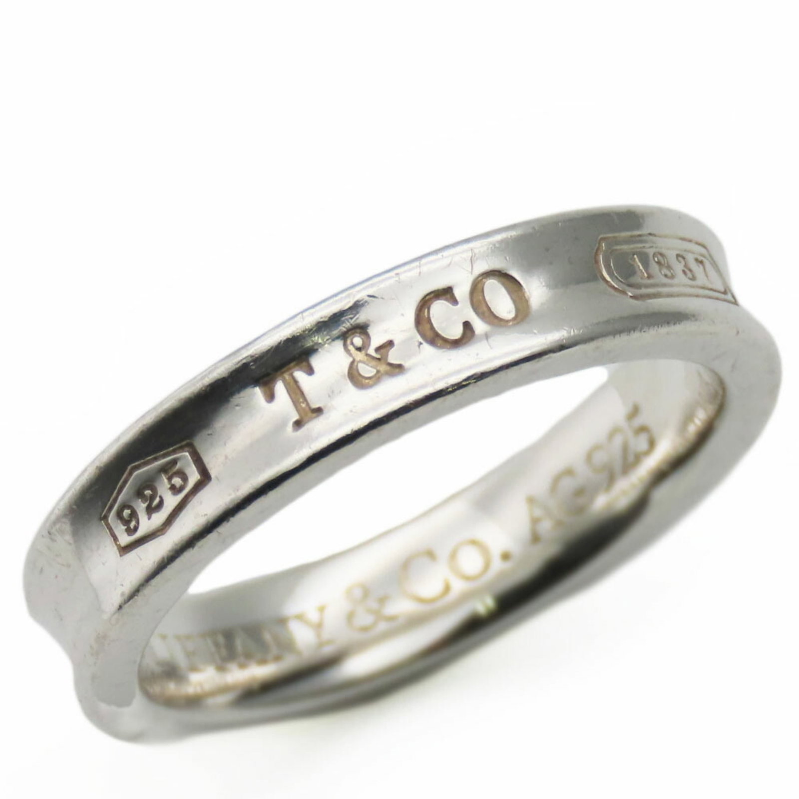 Tiffany Band Ring Silver 925: Tiffany Band Ring Silver 925 Silver Tiffany band ring with a classic design, available in women's size 5.5 and featuring a 3.8mm width. This used silver 925 ring has traces of usage and minor scratche