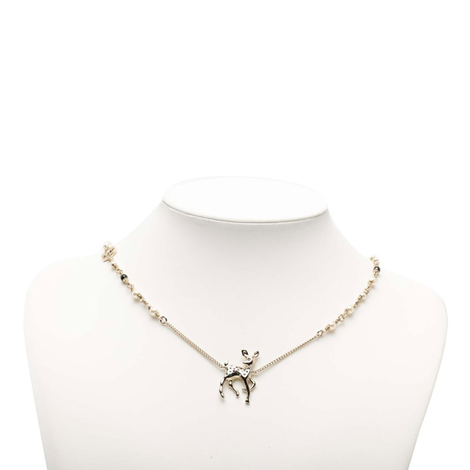 Coco Chanel Vip Silver Necklace Bambi Chanel Pendant Mark Limited Year's Gift Women's Pearl Faux: Coco Chanel Vip Silver Necklace Bambi Chanel Pendant Mark Limited Year's Gift Women's Pearl Faux Silver Chanel Vip Necklace with Bambi Pendant, Limited Edition Year's Gift for Women. This stunning sil
