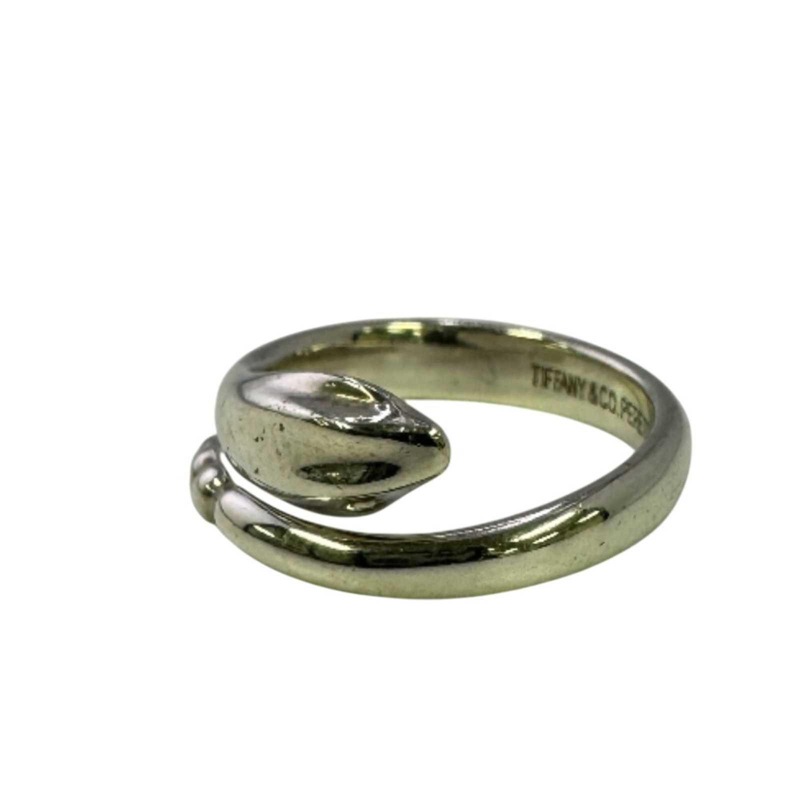 Snake ring from Tiffany&Co jewelry in silver fashion: Snake ring from Tiffany&Co jewelry in silver fashion Silver snake ring from Tiffany&Co in fashion style, featuring a sleek and modern design. Bearer of a silver 925 hallmark for durability and