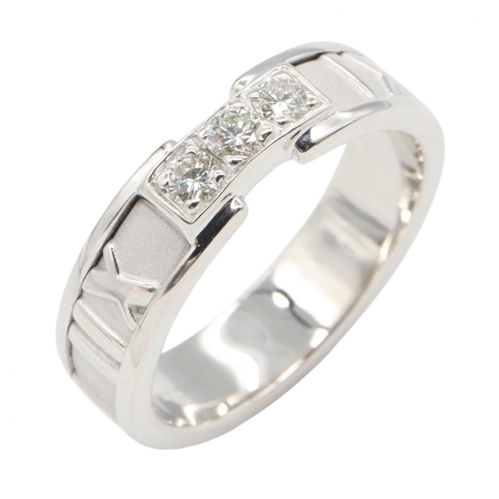 Tiffany Band Ring White Gold (18K): Tiffany Band Ring White Gold (18K) White gold band ring with clear diamond, crafted in 18K. The ring bears slight signs of usage and minor scratches, but remains in very good condition overall. A clas