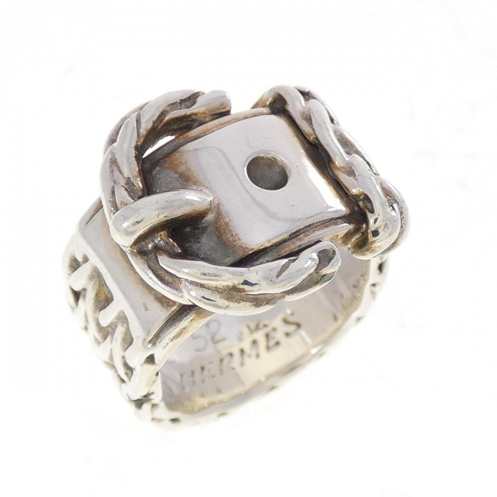 Ring Band Hermes: Ring Band Hermes Used Hermes Ring Band in excellent condition, with only minor signs of wear and some scratches. Weighing 13.9g, it features a classic design that adds a touch of sophistication to