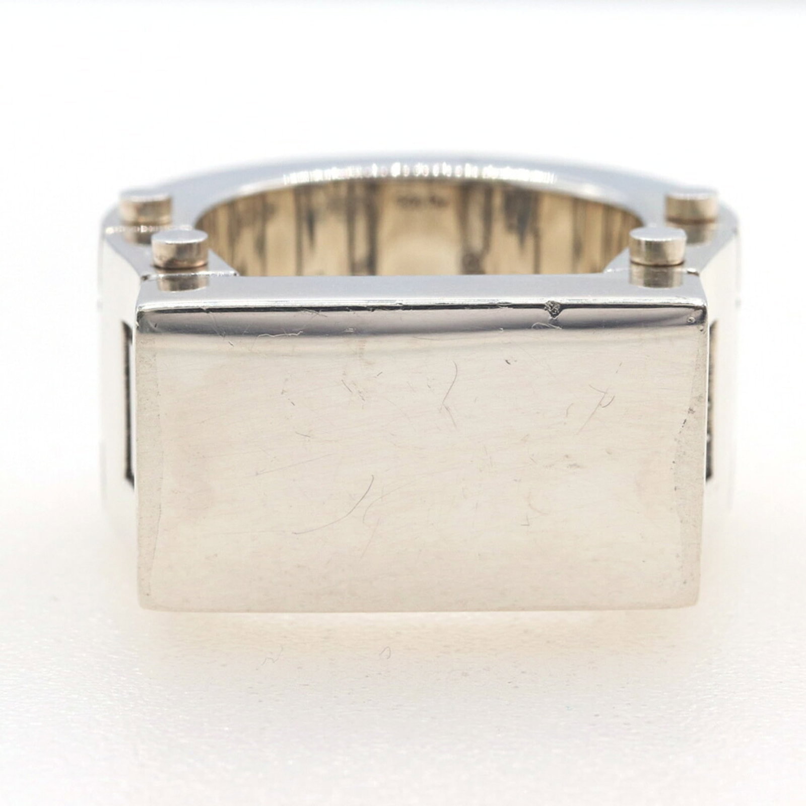 Bottega Veneta Band Ring Sterling Silver 925: Bottega Veneta Band Ring Sterling Silver 925 Sterling Silver 925 Band Ring from Bottega Veneta, featuring a sleek and sophisticated design. This used band ring boasts a few traces of usage, with some