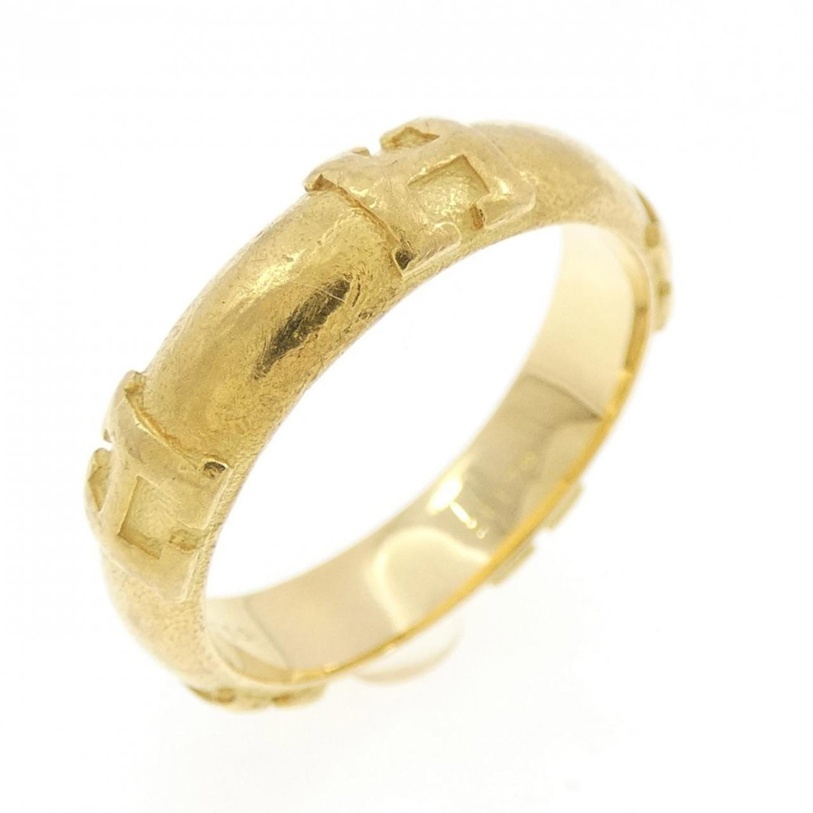 Hermes Band Ring Yellow Gold (18K): Hermes Band Ring Yellow Gold (18K) Yellow Gold (18K) Band Ring from Hermes, featuring a classic design with subtle traces of usage and minor scratches. This band ring showcases the luxury of yellow