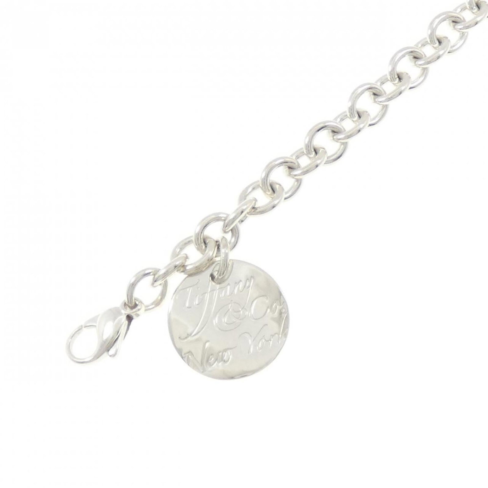 Charm Tiffany Bracelet 925 Silver: Charm Tiffany Bracelet 925 Silver This 19cm / 7.48'' charm Tiffany bracelet is crafted from 925 silver, offering a touch of elegance to any outfit. With some minor signs of usage, including scratches 