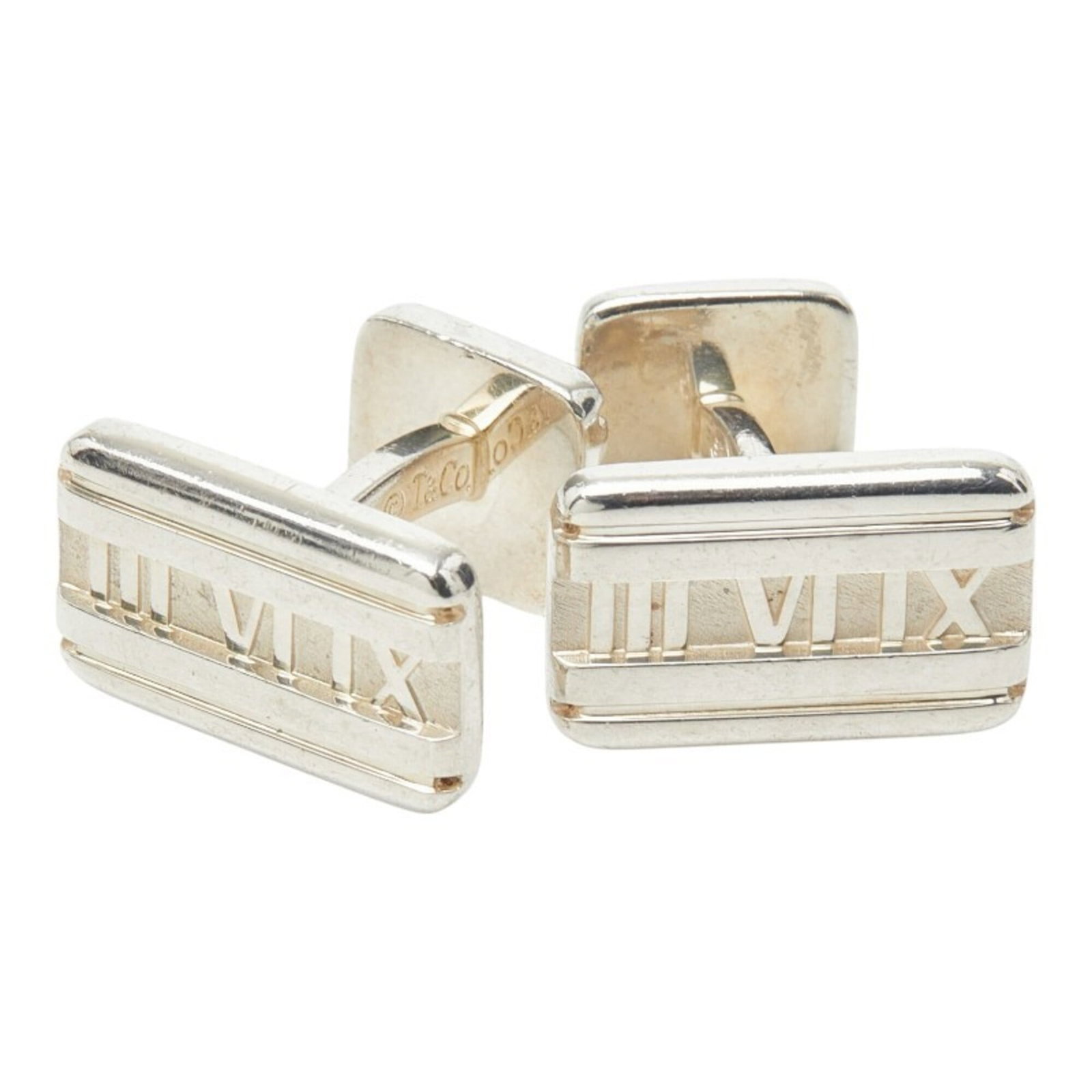 Silver cufflinks Tiffany 925: Silver cufflinks Tiffany 925 Silver cufflinks from Tiffany & Co., made from high-quality silver (925), with a distinctive design and signature. Measuring approximately 18.50mm x 11.70mm, these