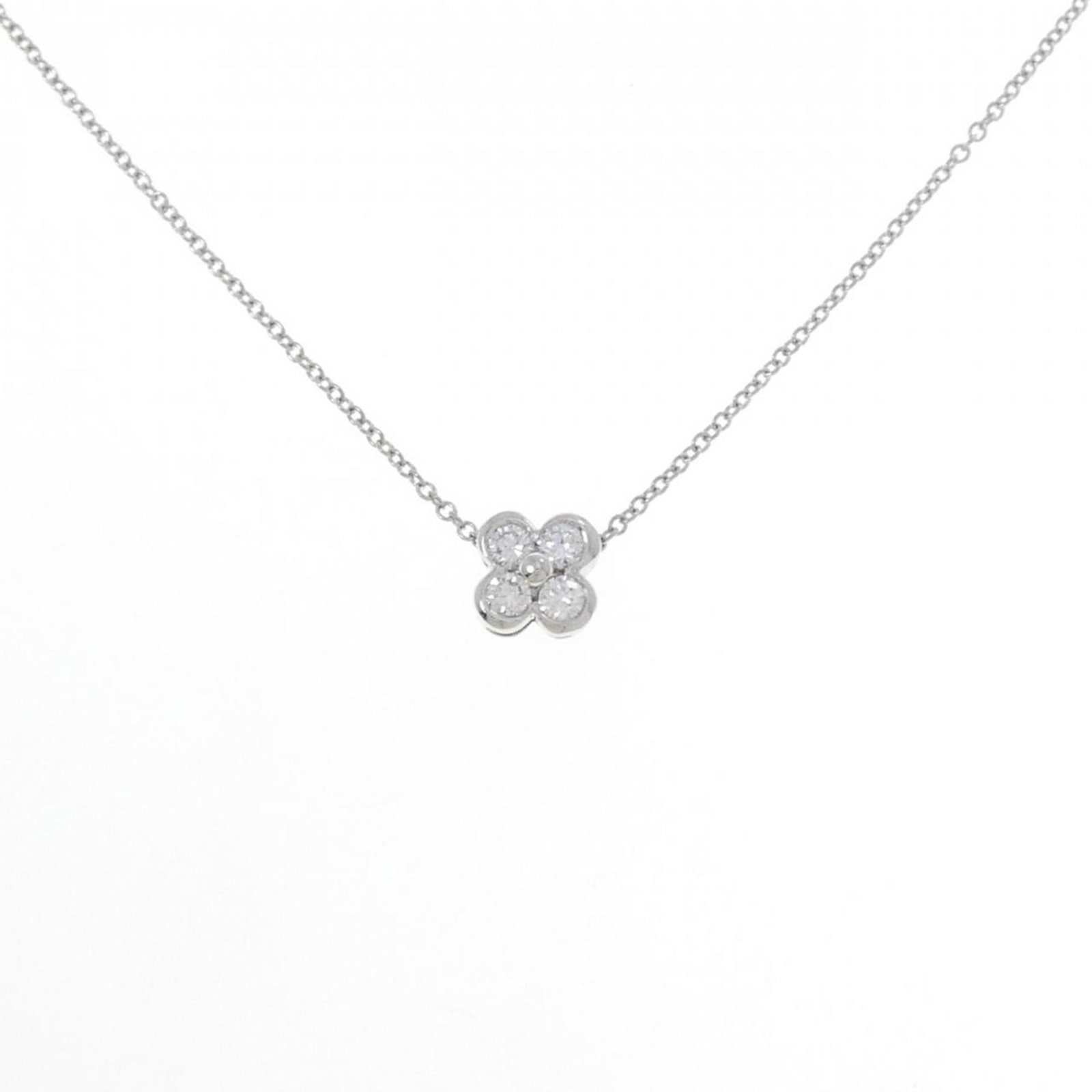 Tiffany bezel necklace: Tiffany bezel necklace Platinum Tiffany bezel necklace with a 6.6mm x 6.6mm diamond pendant, set in a classic design that exudes timeless elegance. The necklace features a 41 cm circumference and is m