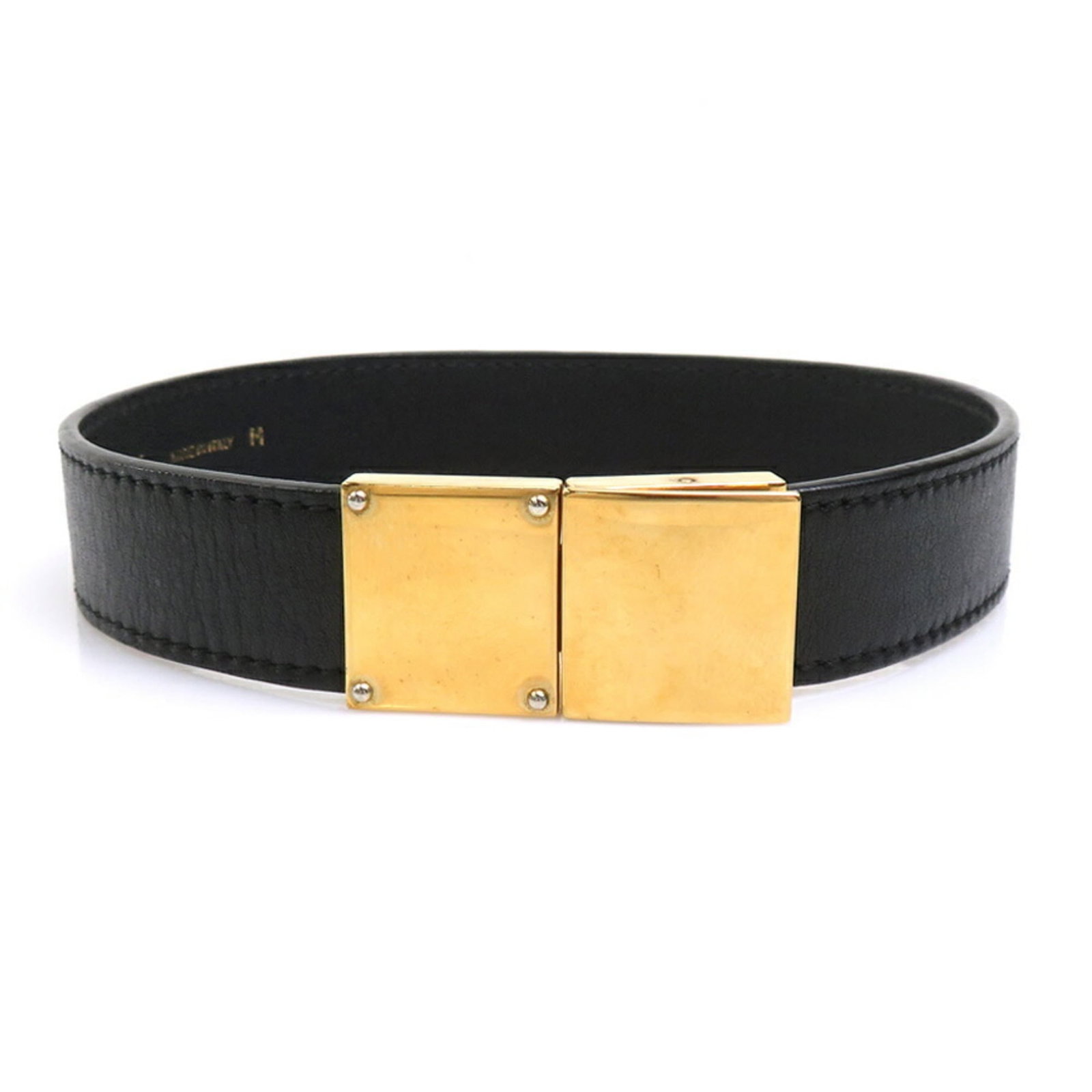 Celine Choker Leather Black Women'S 56197G: Celine Choker Leather Black Women'S 56197G Black leather choker necklace from Celine, featuring a 20mm x 40mm pendant with a 34cm circumference. This used item shows traces of usage and minor