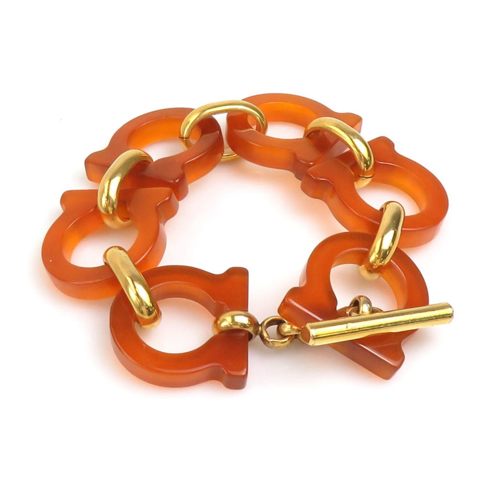 Metal Plastic Ferragamo Charm Salvatore: Metal Plastic Ferragamo Charm Salvatore Brown and gold Salvatore Ferragamo charm bracelet with metal and plastic details, measuring 23.5cm in total length, featuring a brown and gold design with