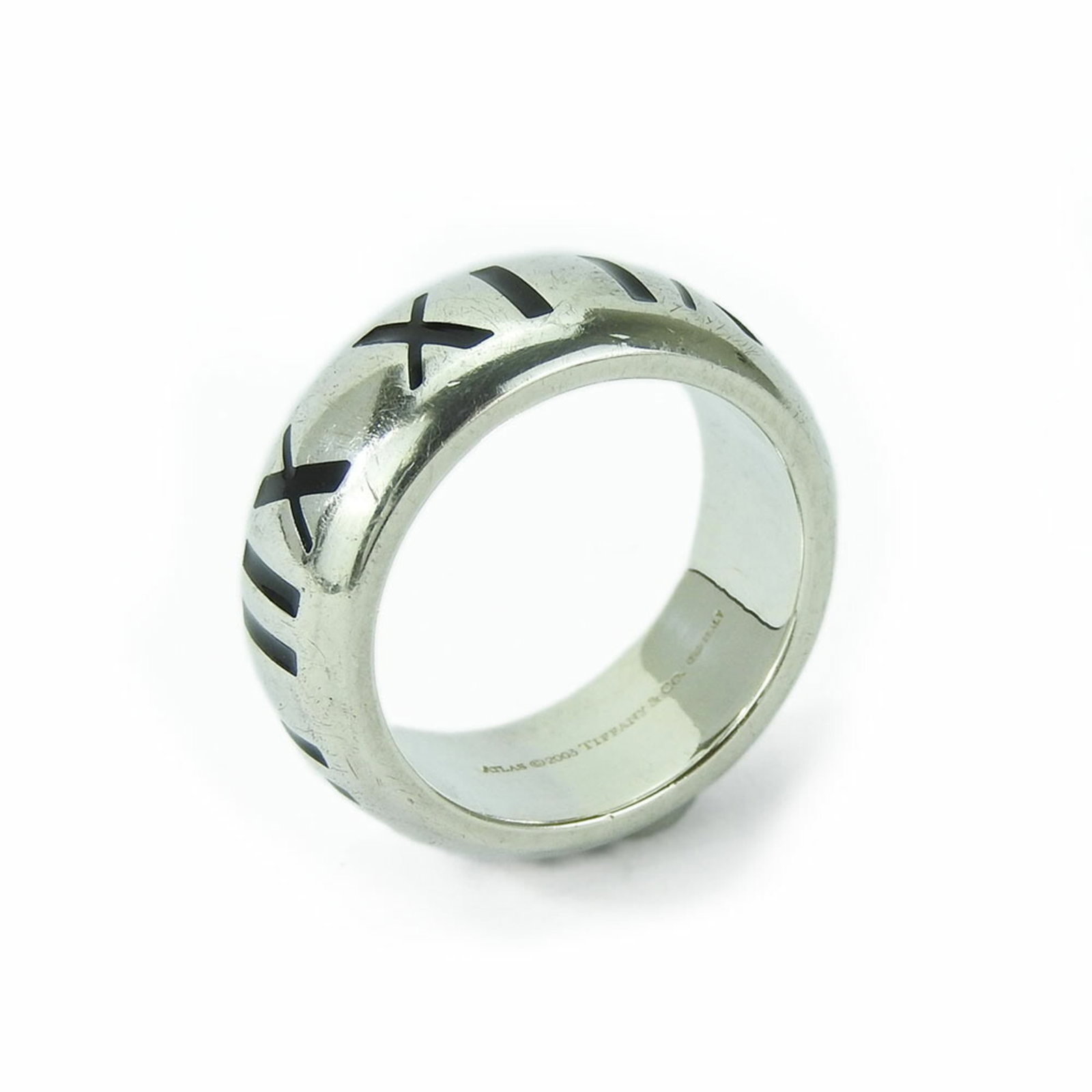 Tiffany Band Ring Silver 925: Tiffany Band Ring Silver 925 Silver band ring from Tiffany, made from 925 sterling silver with a comfortable 7.7mm width and a weight of 10.5g. This used item shows some traces of usage, including min