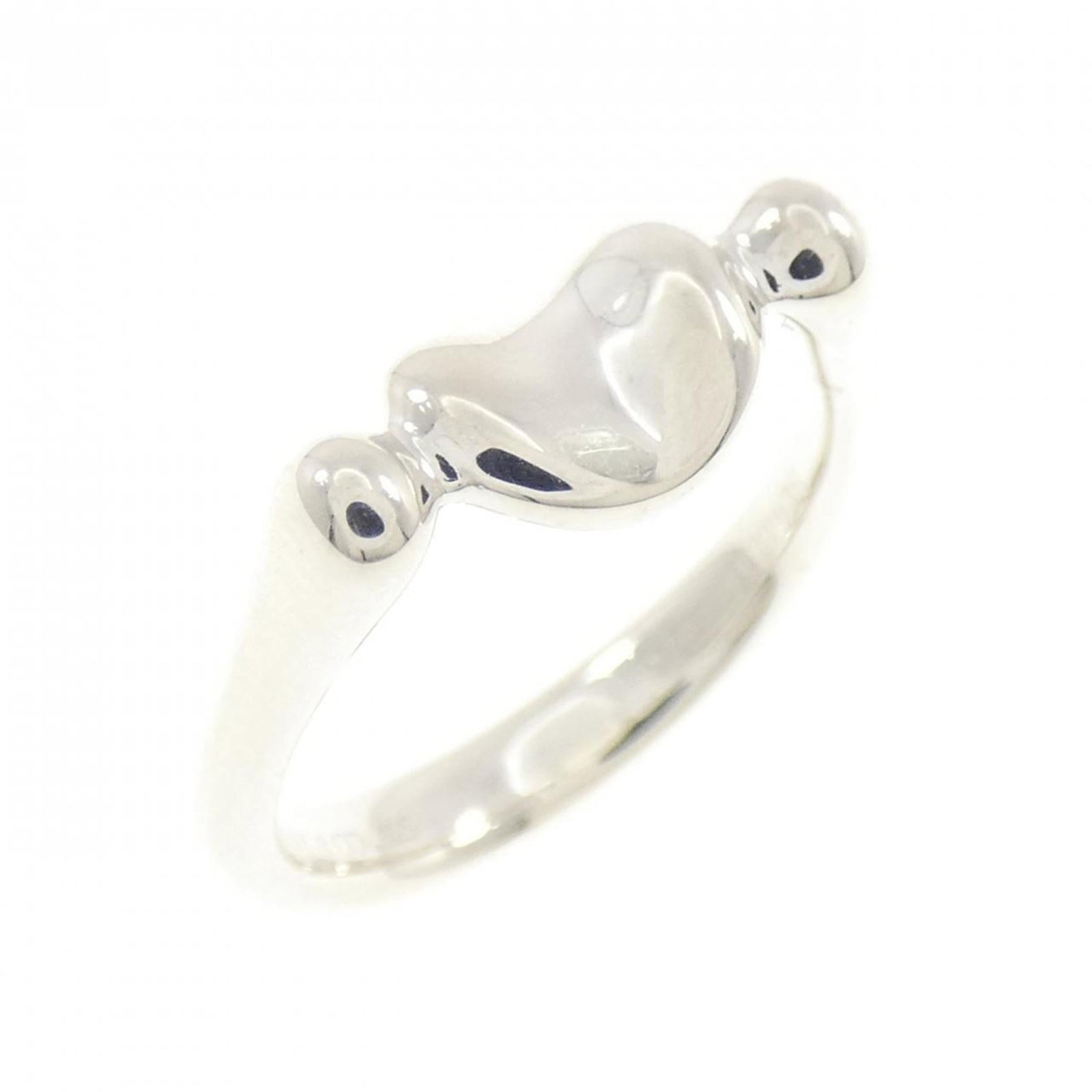 Tiffany Band Ring Silver 925: Tiffany Band Ring Silver 925 Silver 925 band ring from Tiffany, featuring a classic design. The ring bears some minor scratches and dirt, but remains in very good condition overall. Weighing just