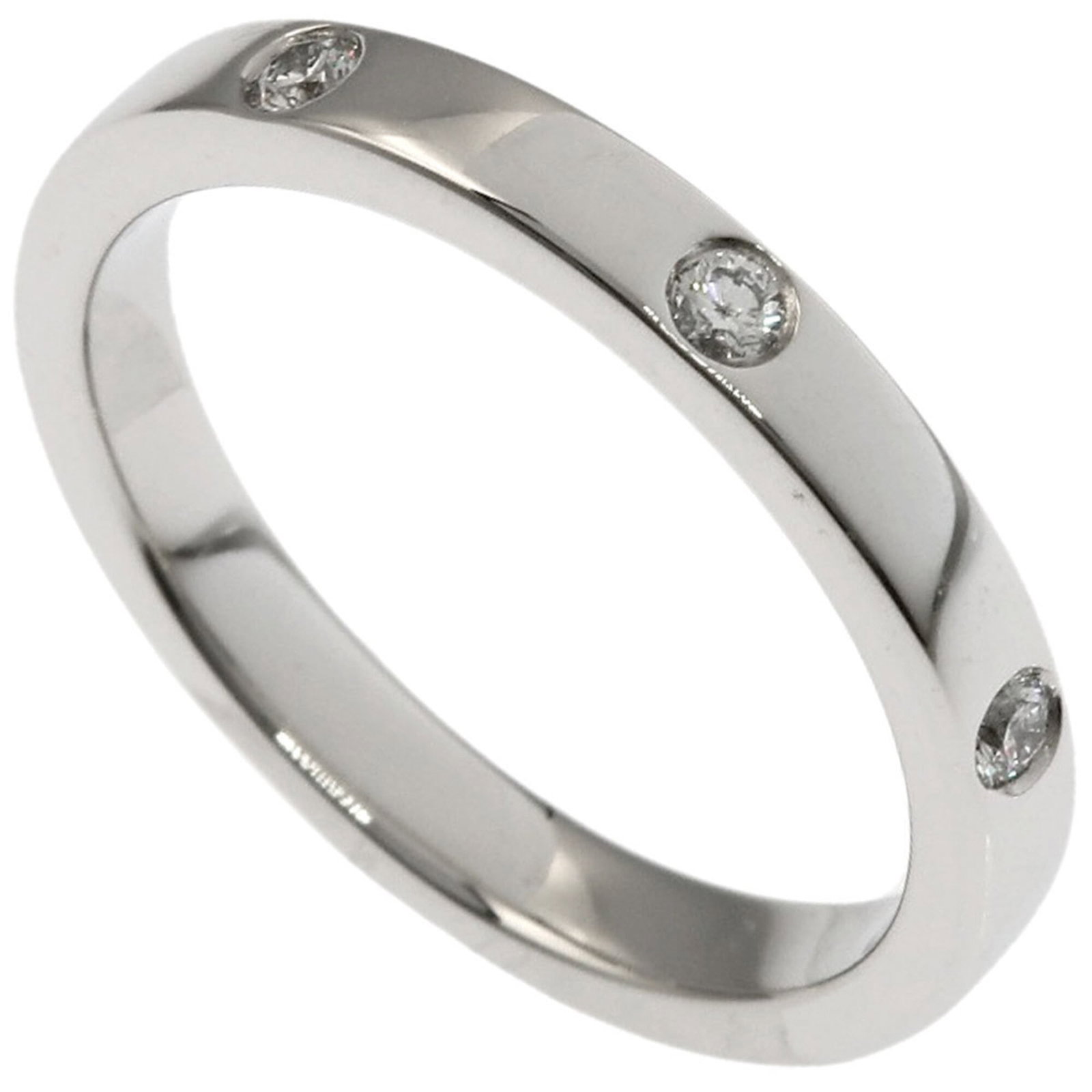 Chaumet Band Ring Platinum 950: Chaumet Band Ring Platinum 950 Chaumet Band Ring Platinum 950 is a high-end, used band ring made from platinum 950. It features a sleek design and bears a signature, showcasing the craftsmanship of Ch