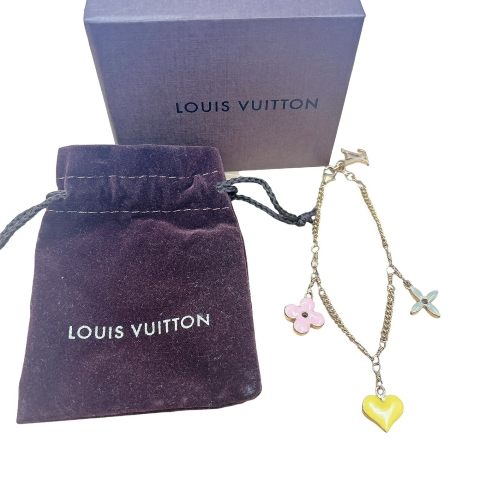 Charm Bracelet Louis Vuitton Gold: Charm Bracelet Louis Vuitton Gold Gold-plated Louis Vuitton charm bracelet, featuring a classic design with gold accents. The 21cm length offers a comfortable fit for everyday wear. With visible