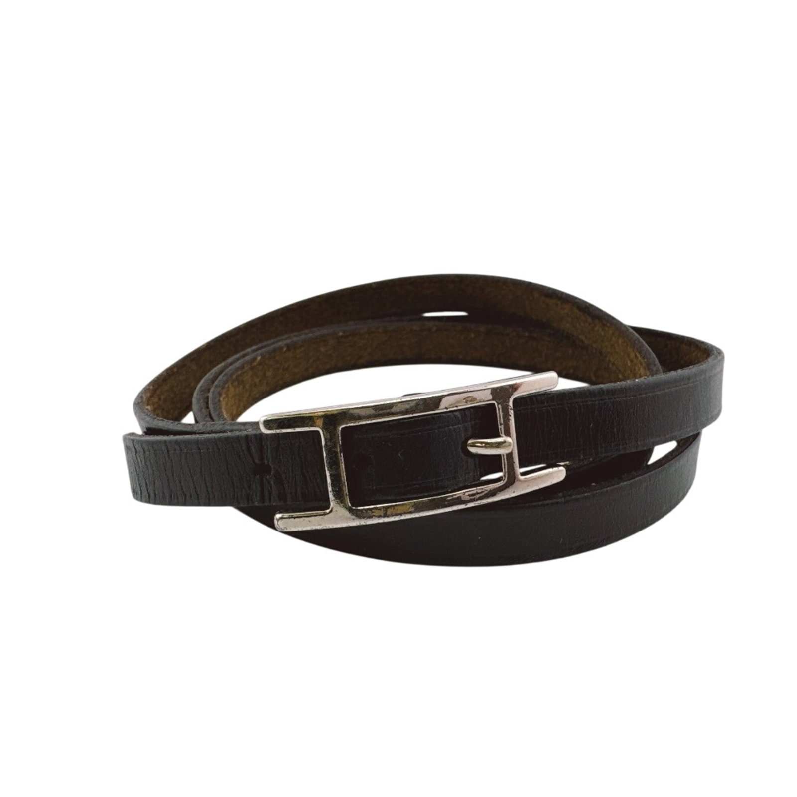 Hermes Charm Bracelet Leather: Hermes Charm Bracelet Leather The Hermes Charm Bracelet Leather features a sleek black leather design, measuring 71cm in length. This used charm bracelet showcases traces of usage and minor damages,