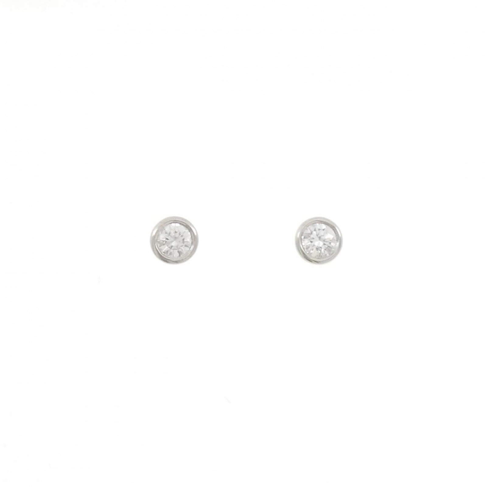 Tiffany Stud Earrings Platinum 950: Tiffany Stud Earrings Platinum 950 Platinum 950 Tiffany stud earrings with diamonds, bearing a signature. These elegant earrings have a few traces of usage, some scratches / dirt visible but overall