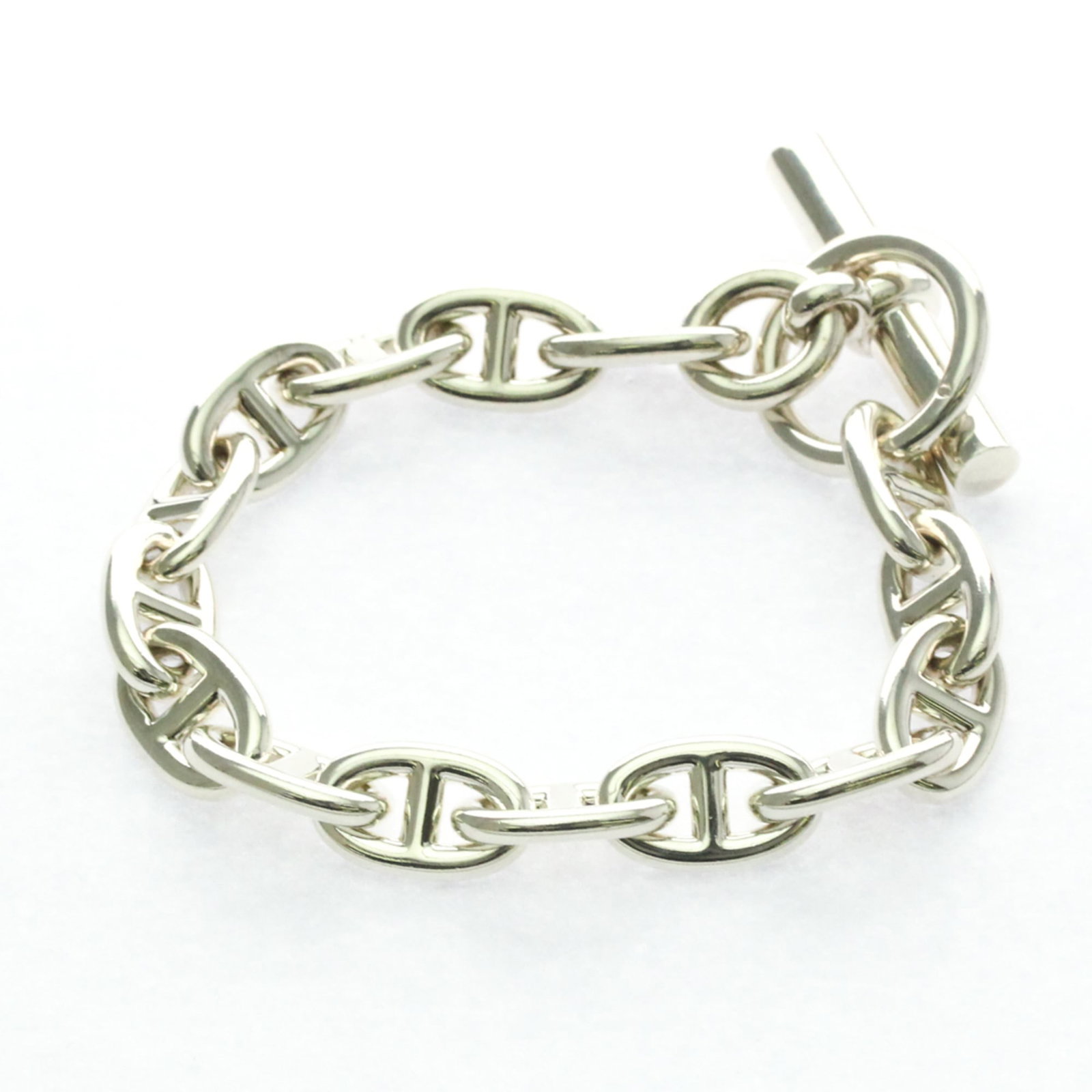 Silver Charm Bracelet 925 by Hermes: Silver Charm Bracelet 925 by Hermes Silver Charm Bracelet by Hermes features a sleek, silver design with no stone. Made from high-quality 925 silver metal, this fashion charm bracelet is crafted for