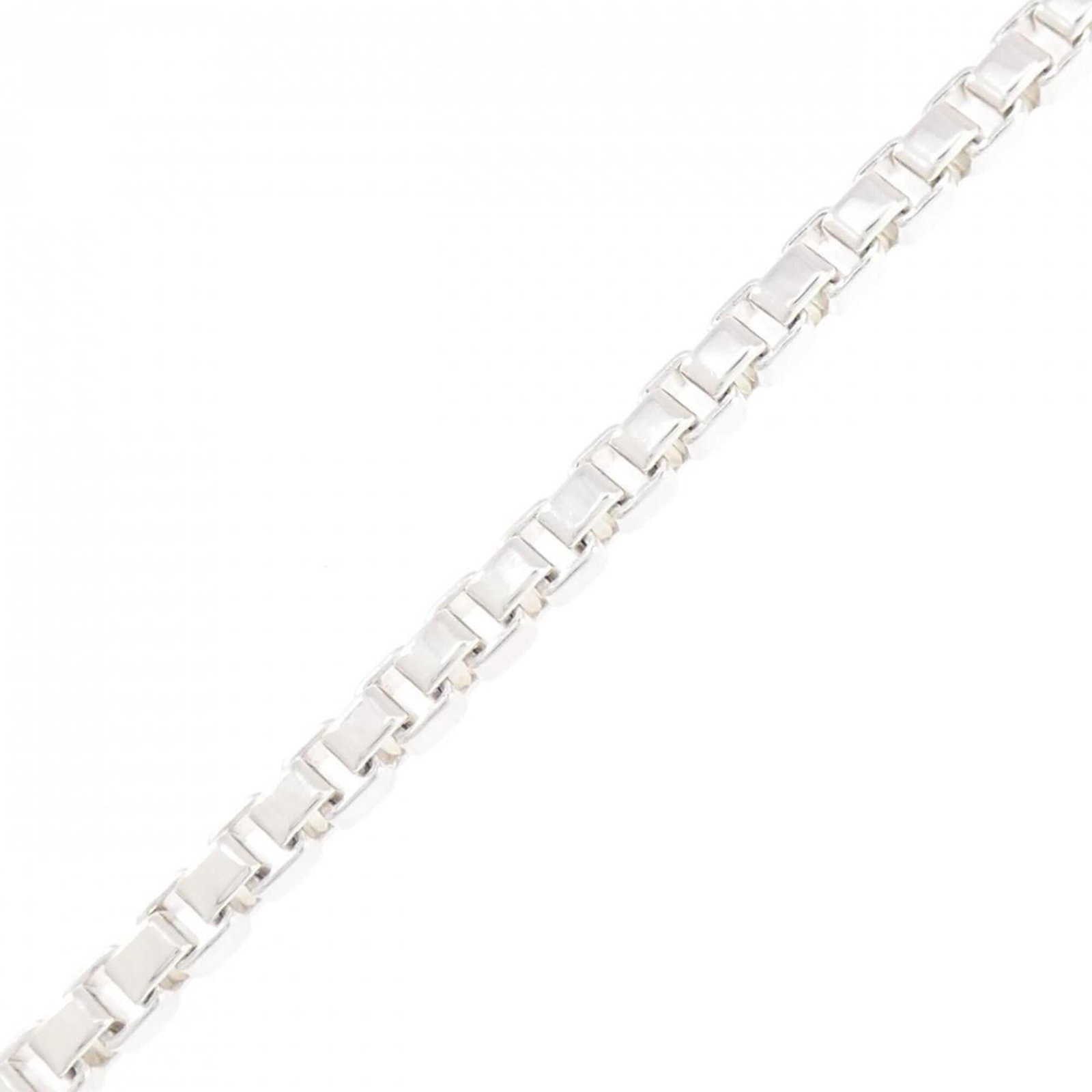Charm Tiffany Bracelet 925 Silver: Charm Tiffany Bracelet 925 Silver Charm Tiffany Bracelet 925 Silver - A beautiful, like-new silver charm bracelet with a subtle shine. Measuring 19.5cm in length, it's a delicate accessory perfect