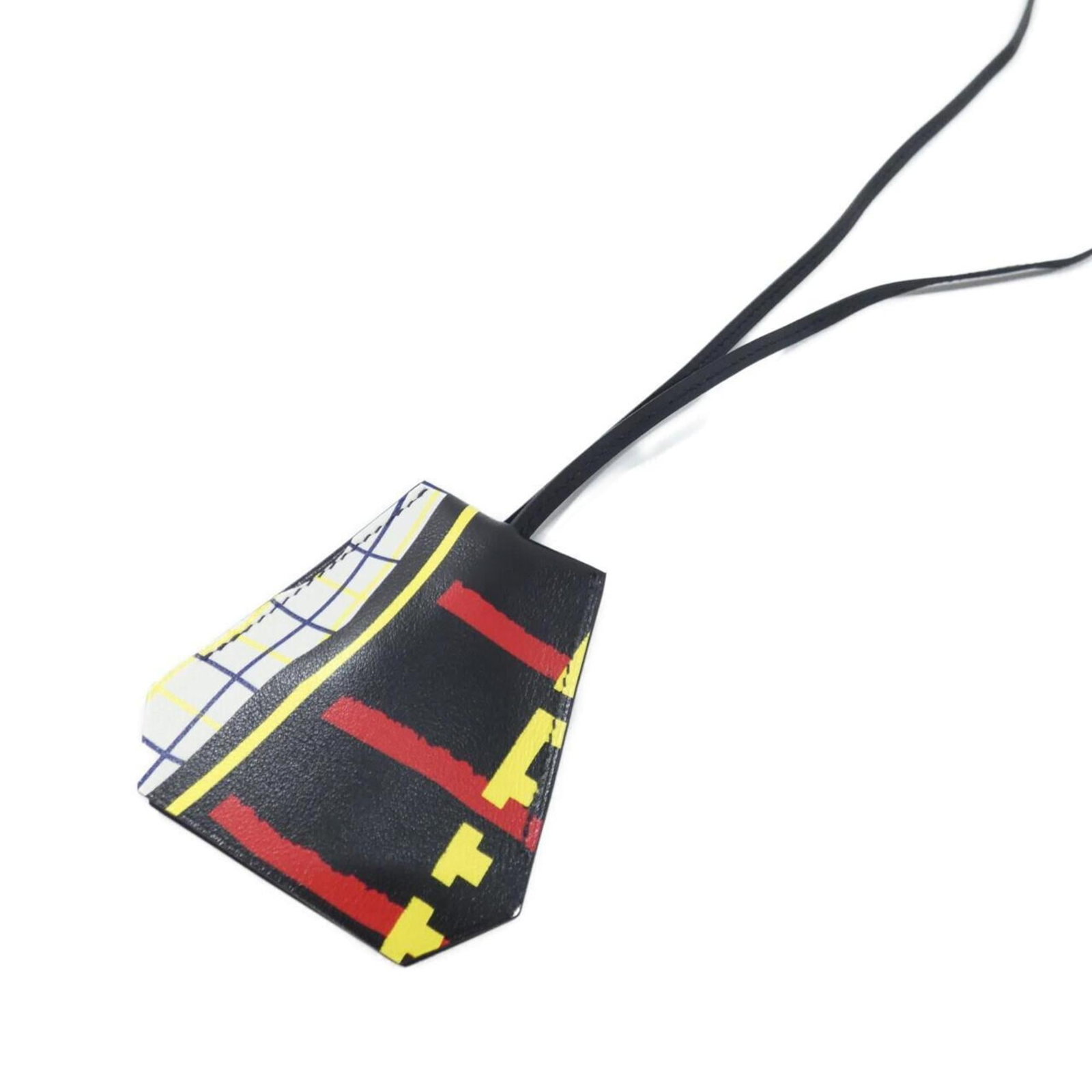 Hermes Herms Skate Crochet Necklace 500223Fj: Hermes Herms Skate Crochet Necklace 500223Fj The Hermes Herms Skate Crochet Necklace features swift leather and a striking design, measuring 80mm x 78mm. Its black color and 102 cm / 40.15'' neck